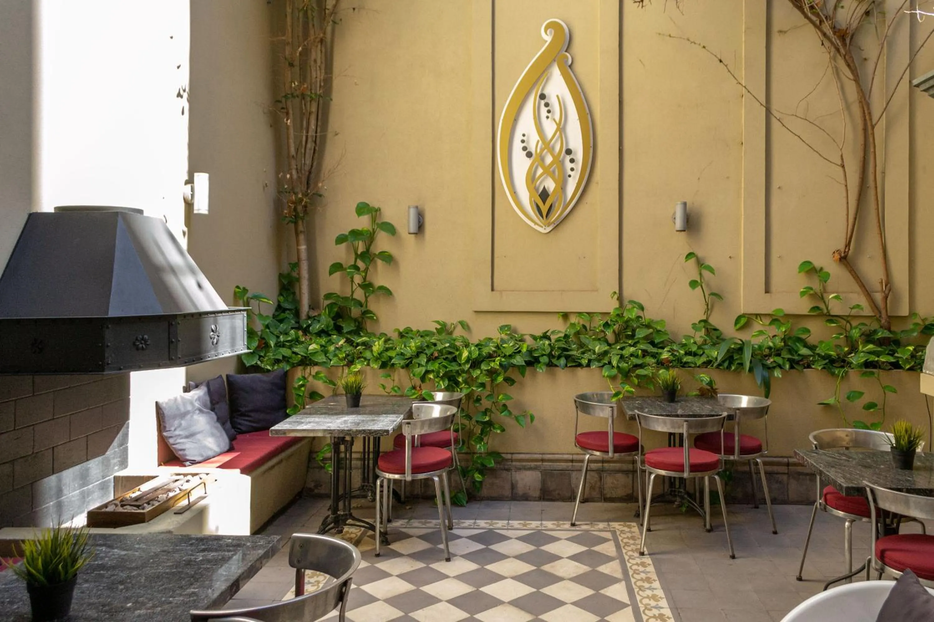 Restaurant/places to eat in Miravida Soho Hotel & Wine Bar