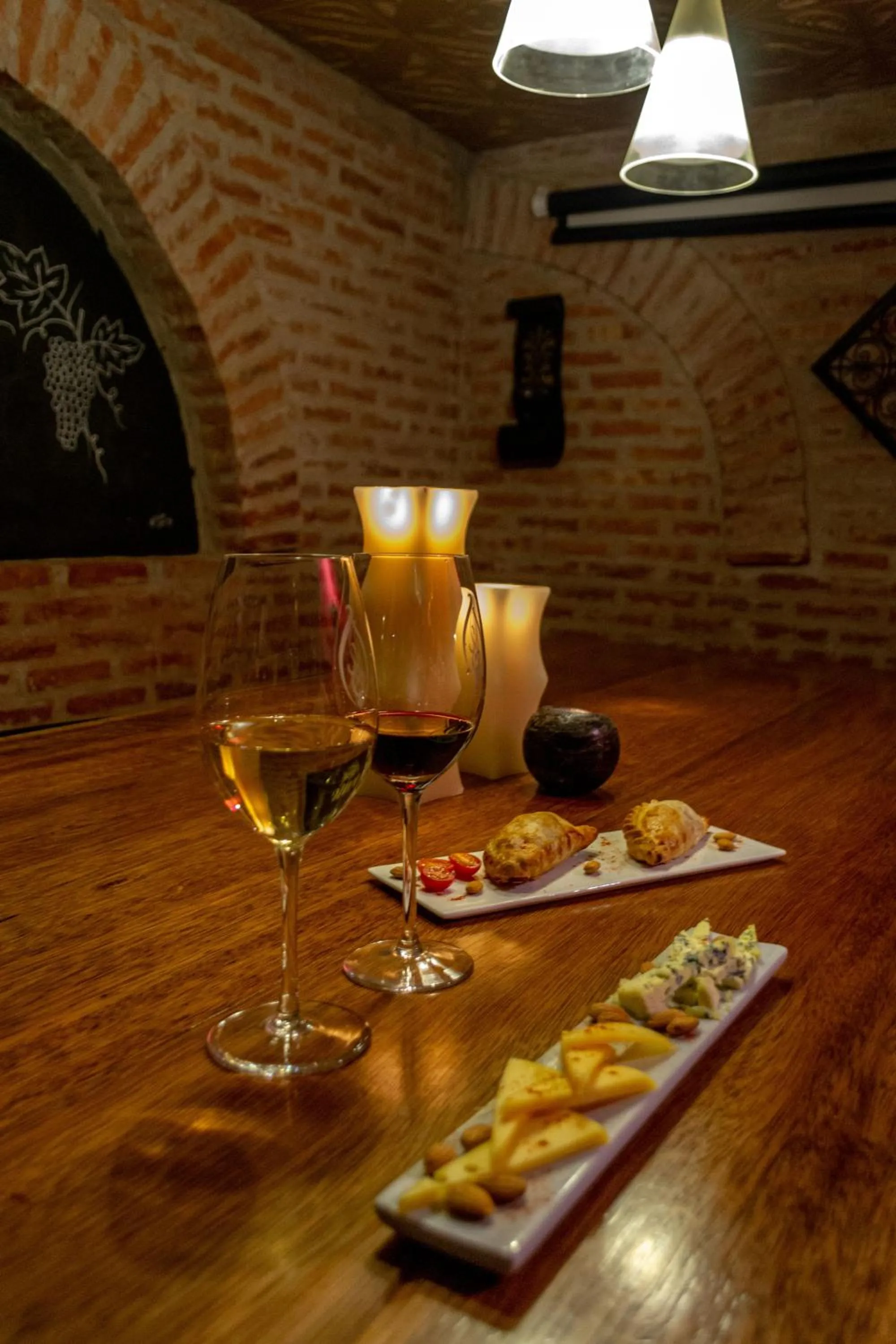 Food and drinks in Miravida Soho Hotel & Wine Bar