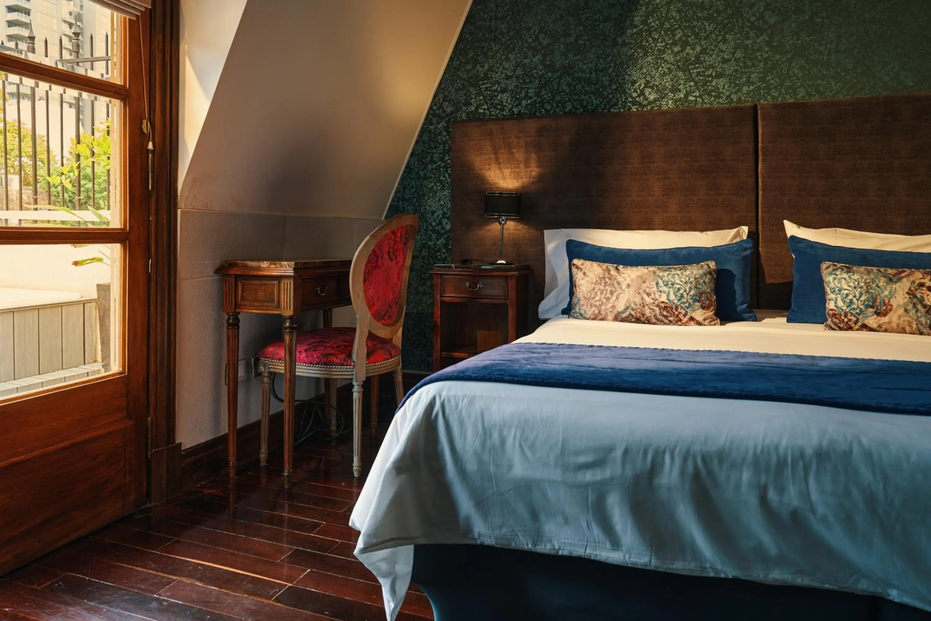 Bed in Miravida Soho Hotel & Wine Bar