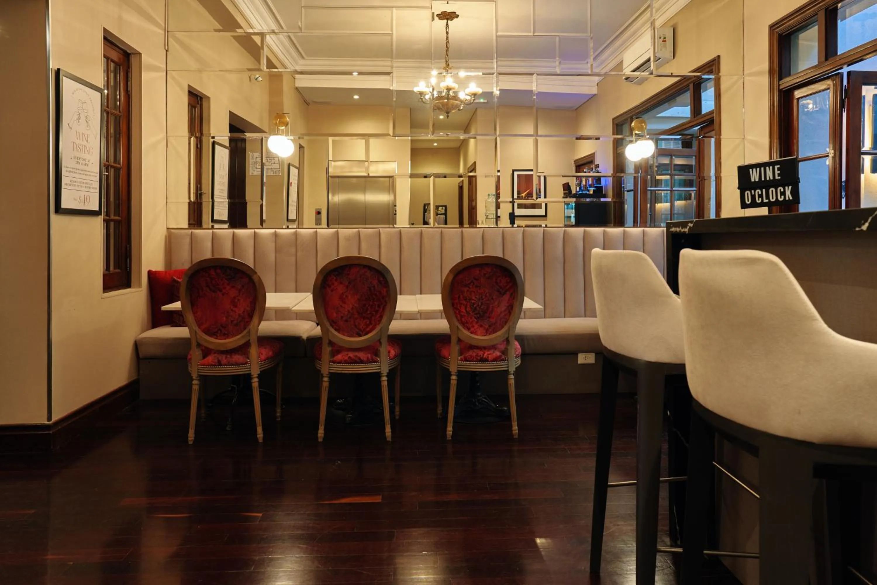 Restaurant/places to eat in Miravida Soho Hotel & Wine Bar