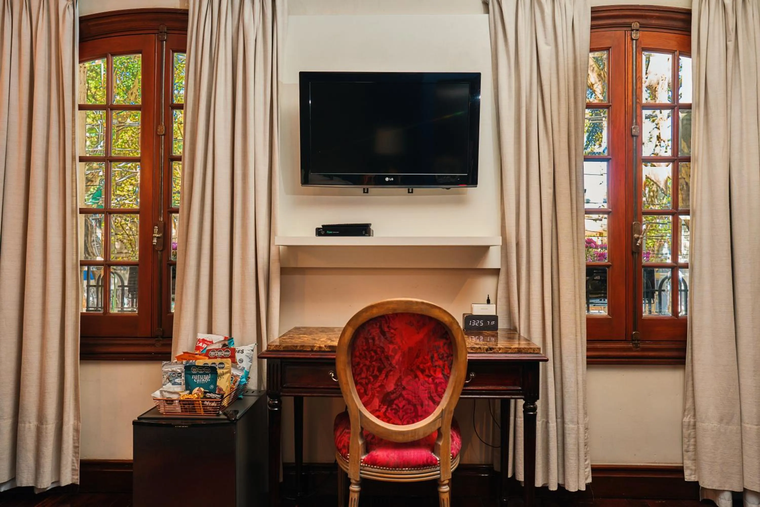 Seating area in Miravida Soho Hotel & Wine Bar