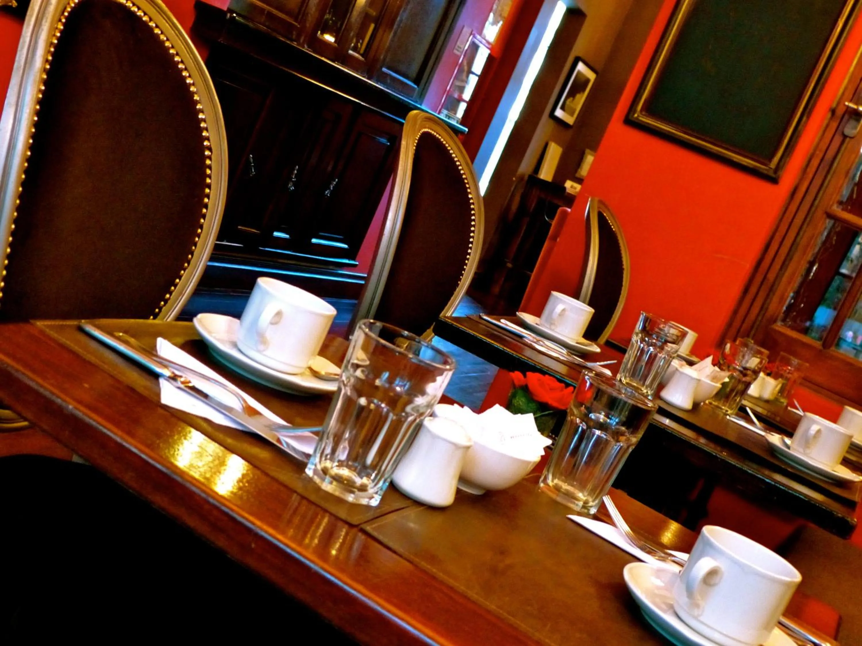 Restaurant/places to eat in Miravida Soho Hotel & Wine Bar