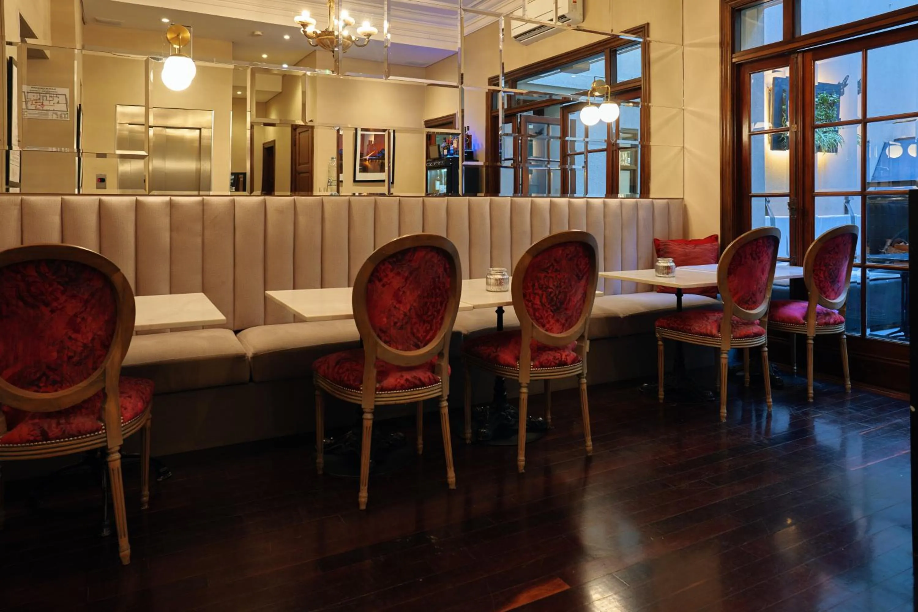 Lounge or bar in Miravida Soho Hotel & Wine Bar