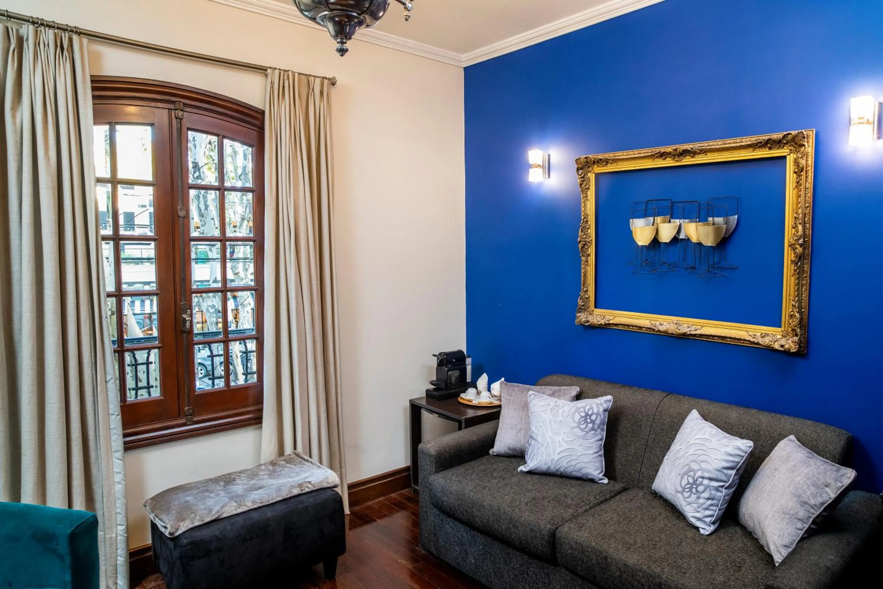 Living room in Miravida Soho Hotel & Wine Bar