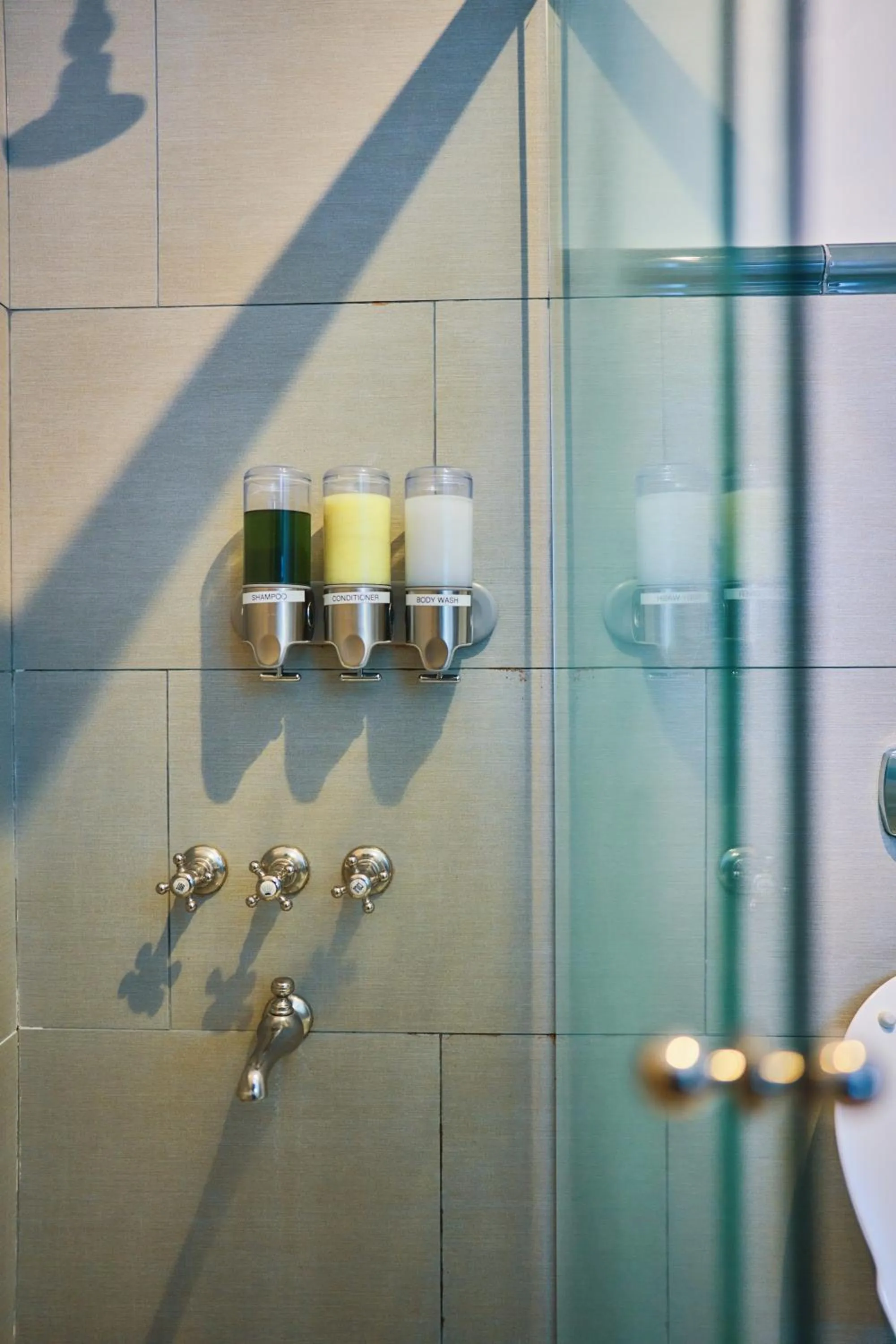 Shower in Miravida Soho Hotel & Wine Bar