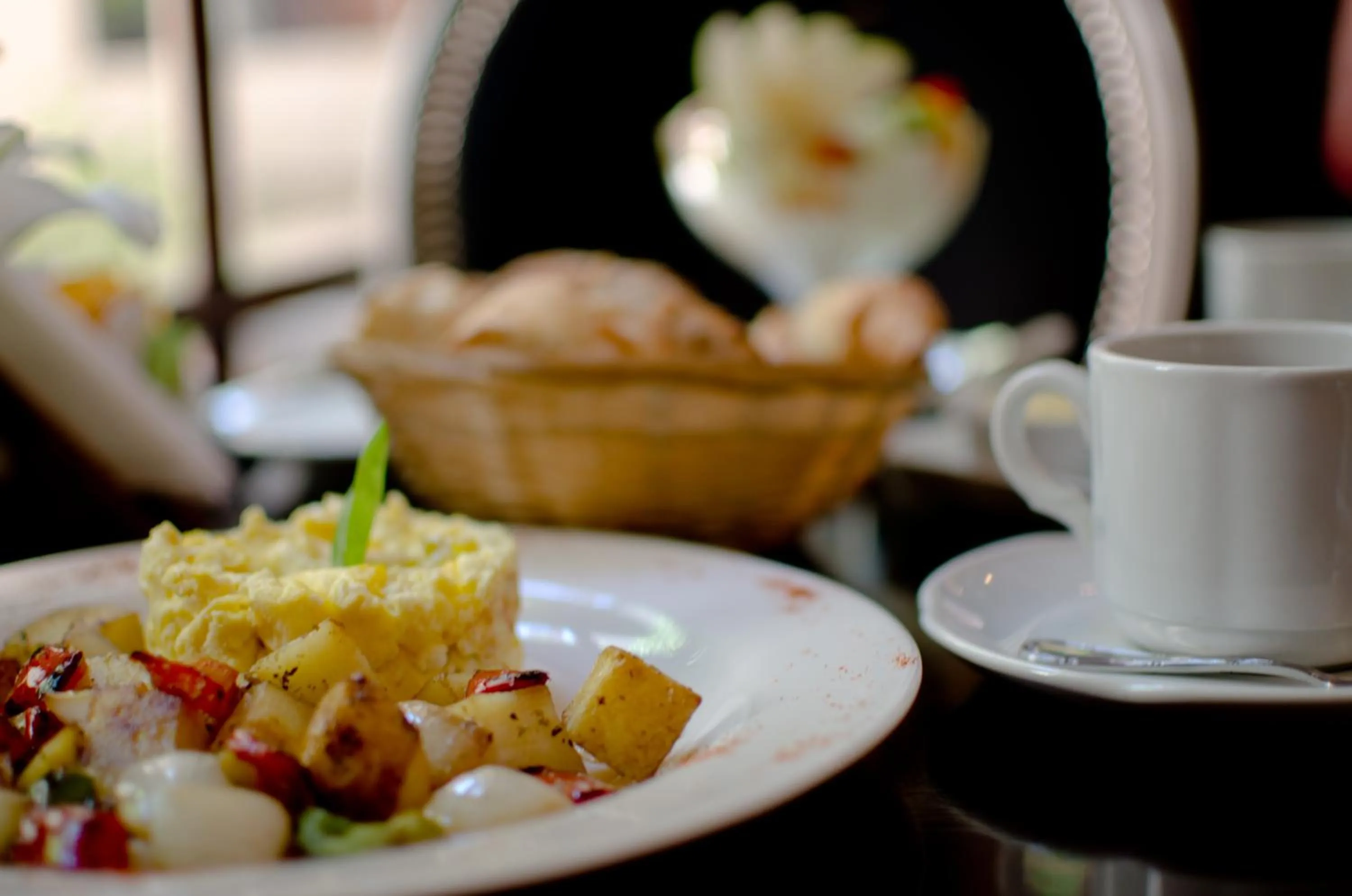 Food and drinks in Miravida Soho Hotel & Wine Bar