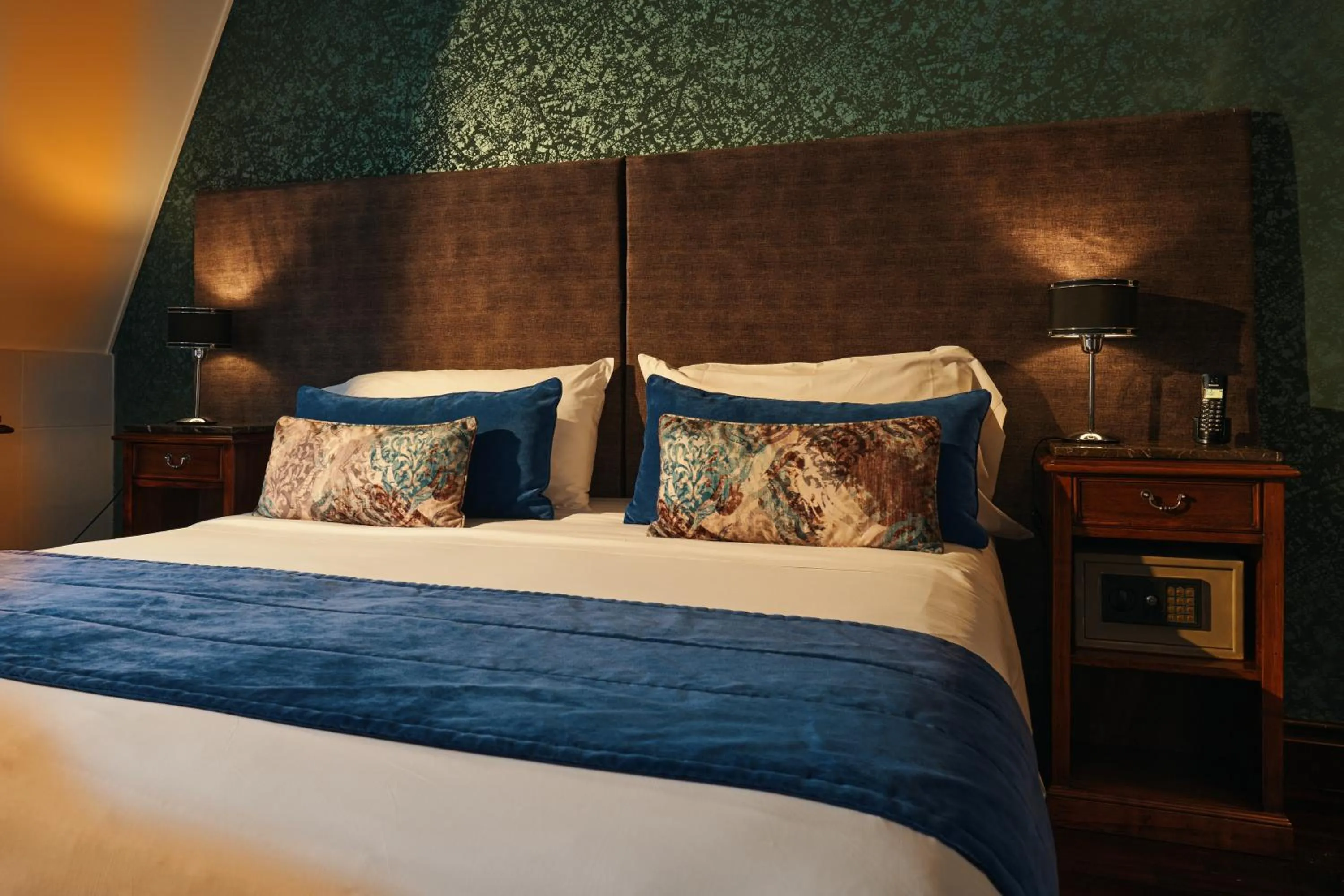 Bed in Miravida Soho Hotel & Wine Bar