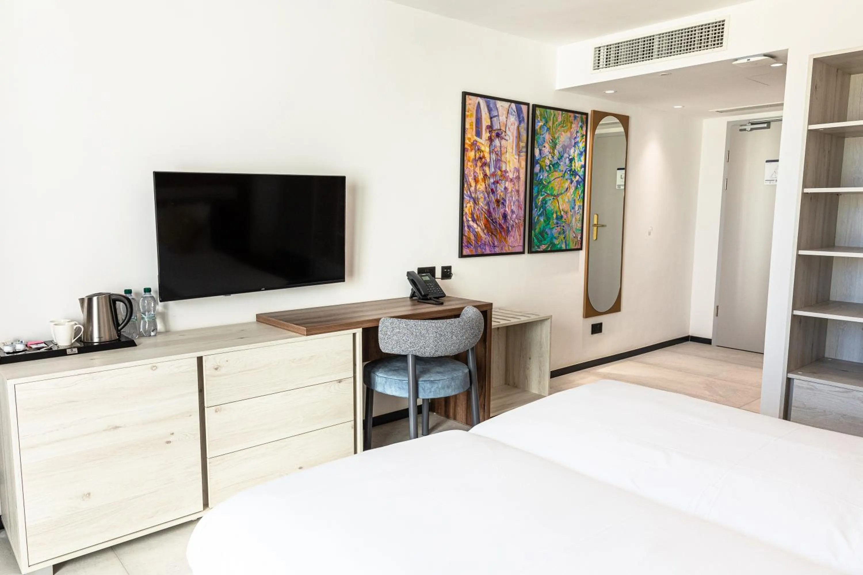 TV and multimedia, Bed in CA Sand Dune Hotel