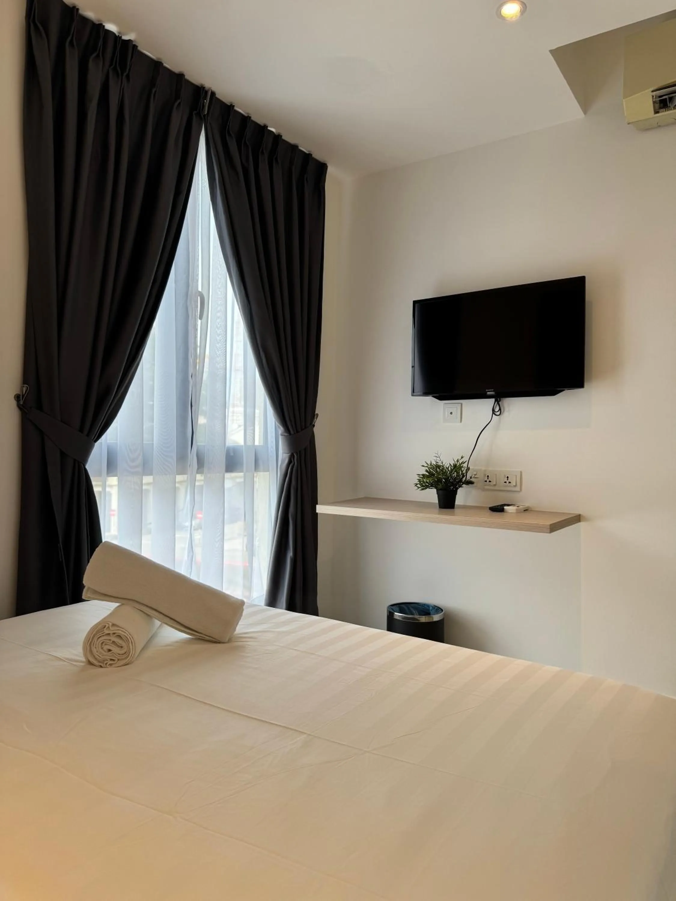 Bed in Maca Hotel by Sky Hive