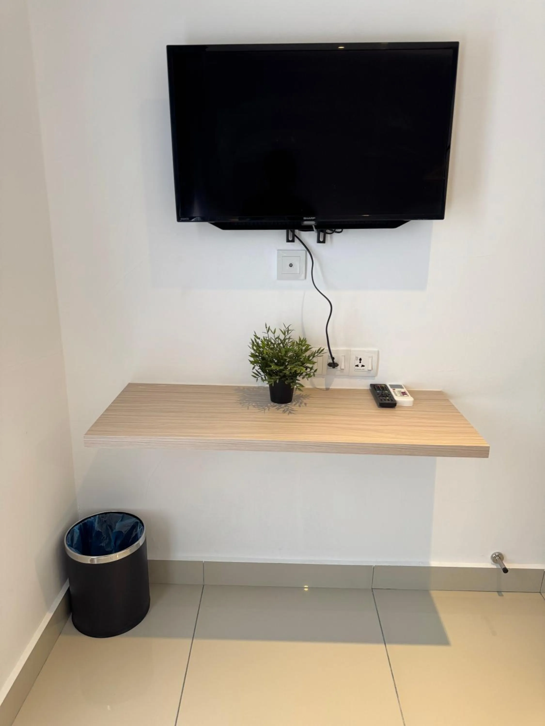 TV and multimedia in Maca Hotel by Sky Hive