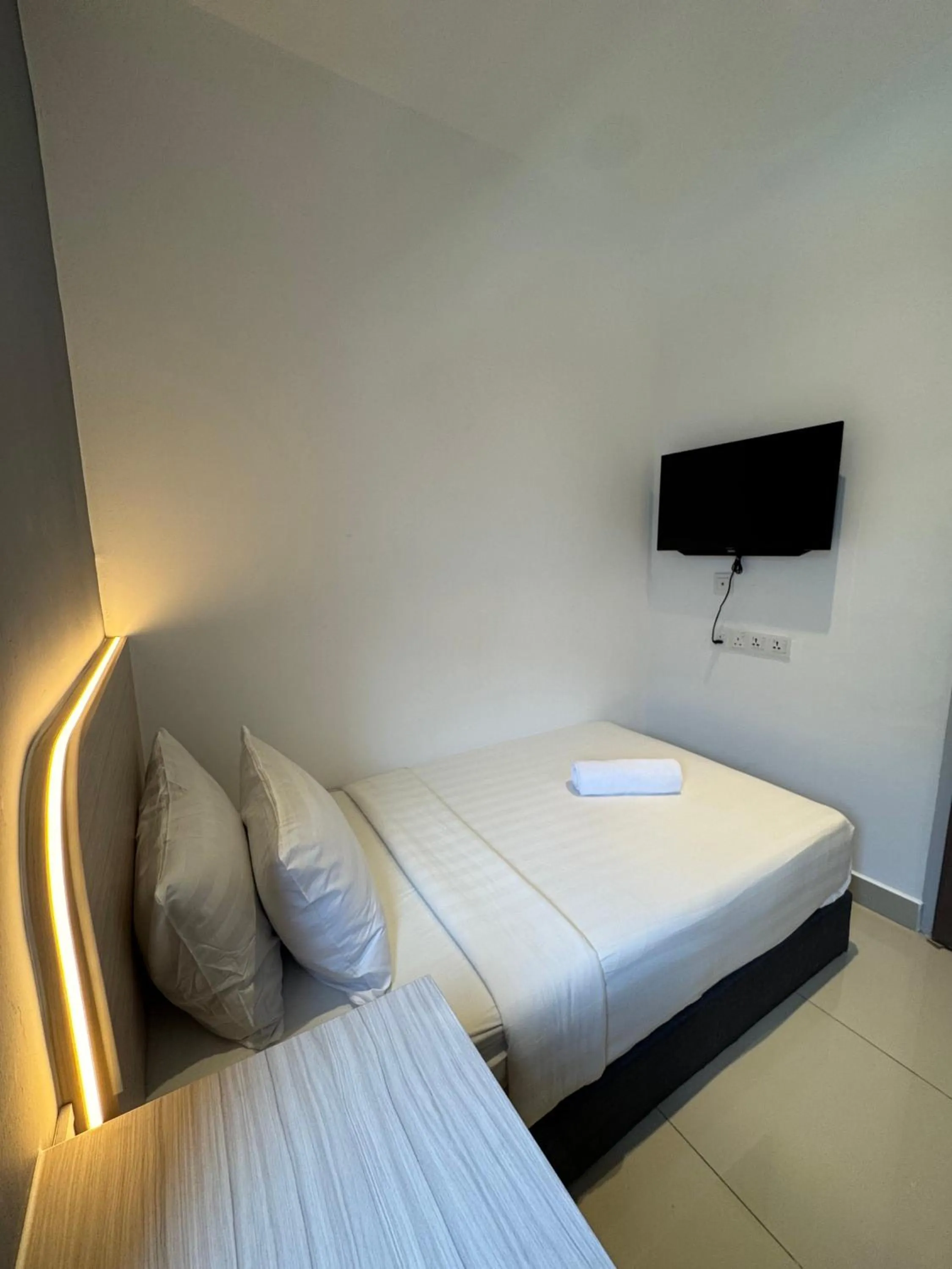 Bed in Maca Hotel by Sky Hive