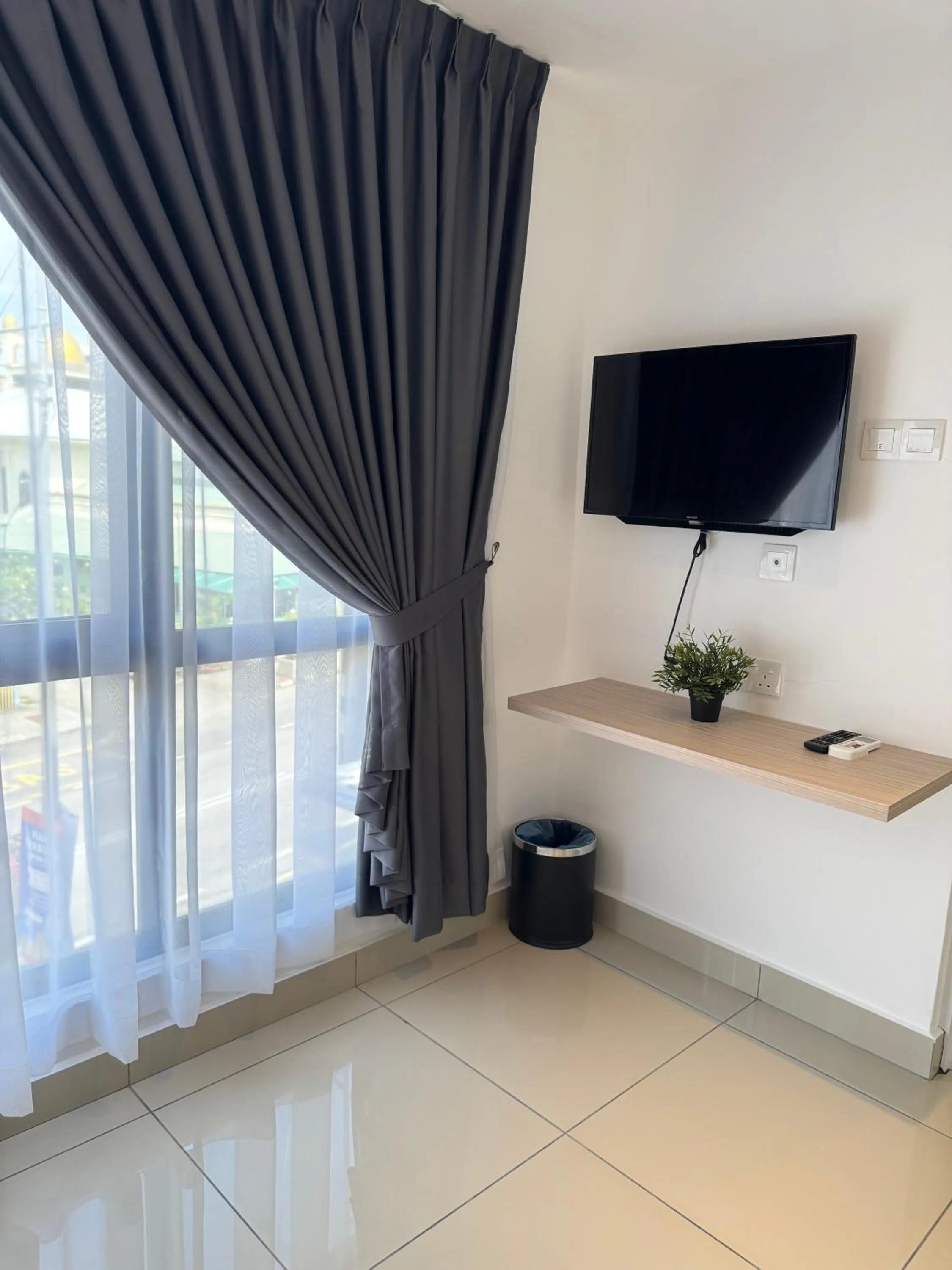 TV and multimedia in Maca Hotel by Sky Hive