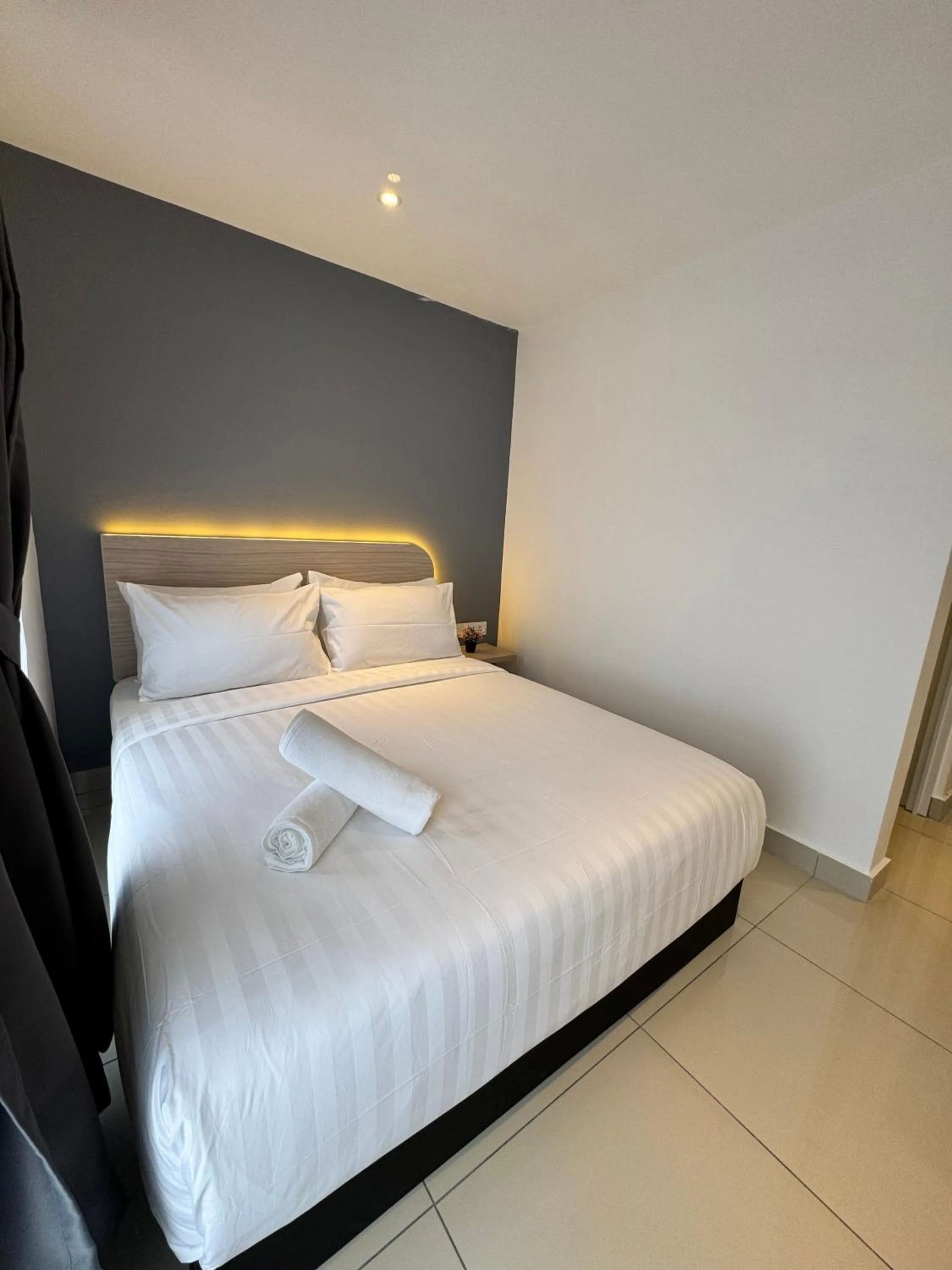 Bed in Maca Hotel by Sky Hive