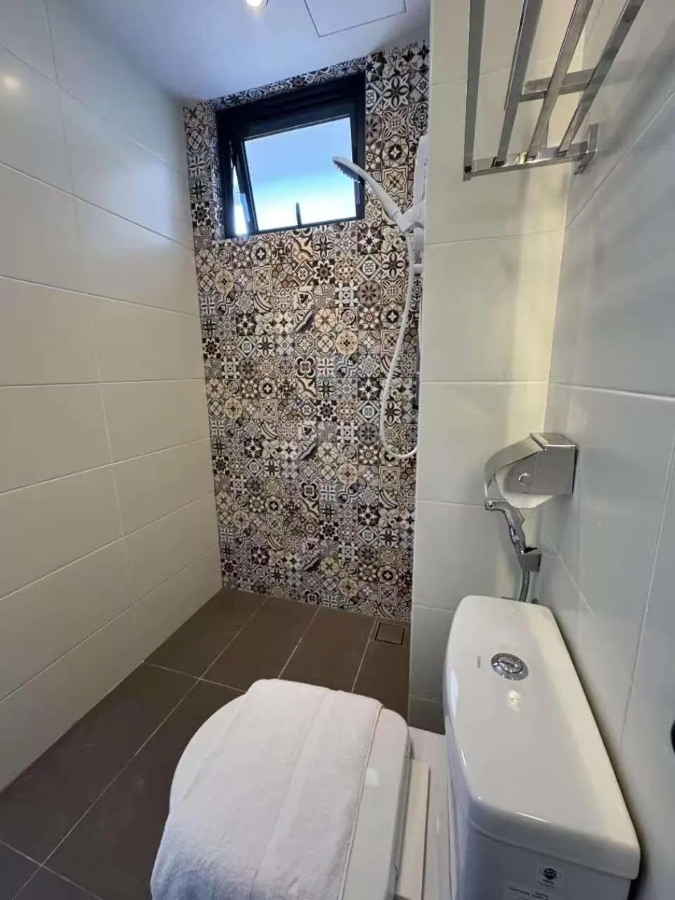 Shower in Maca Hotel by Sky Hive