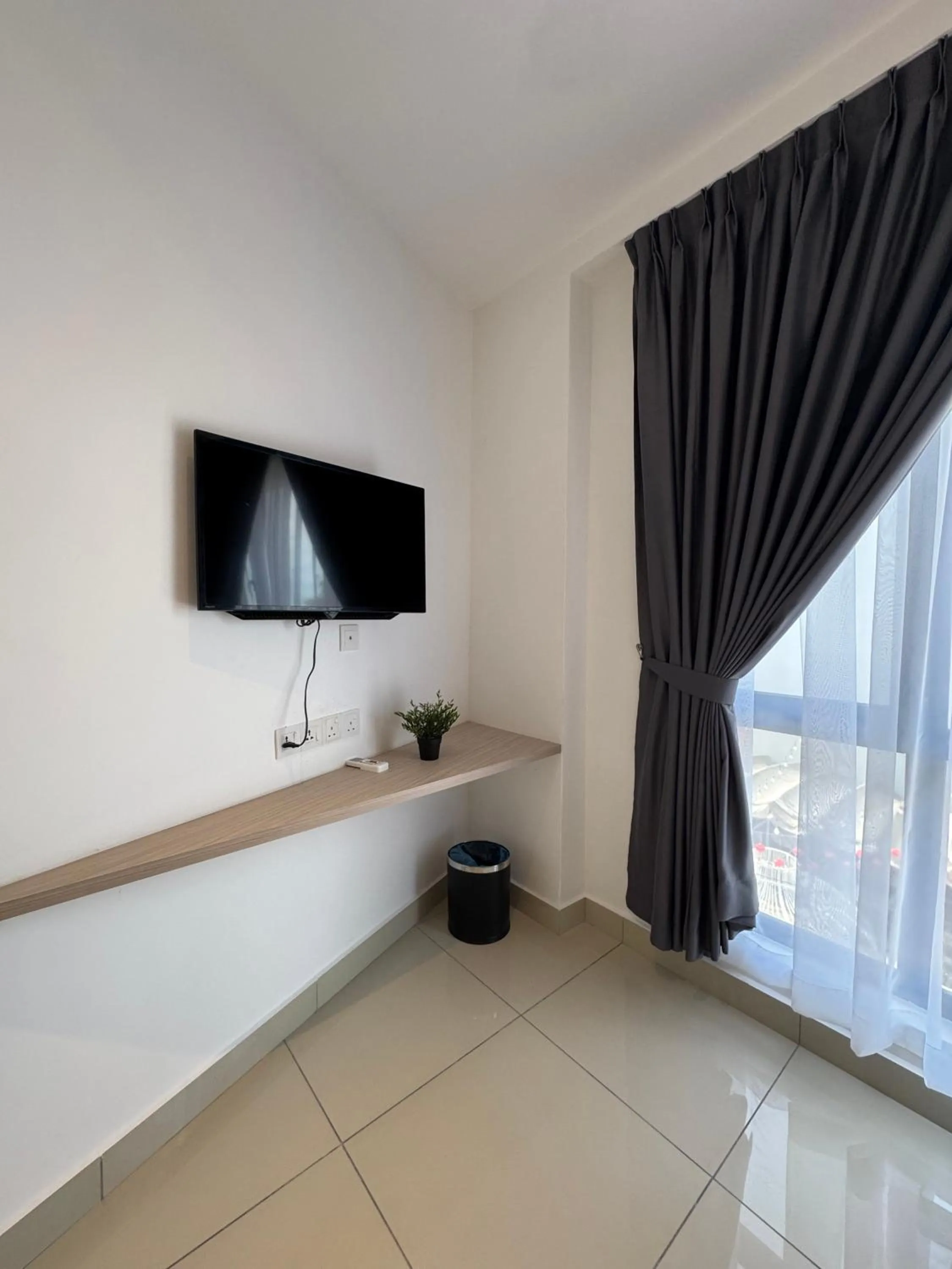 TV and multimedia in Maca Hotel by Sky Hive