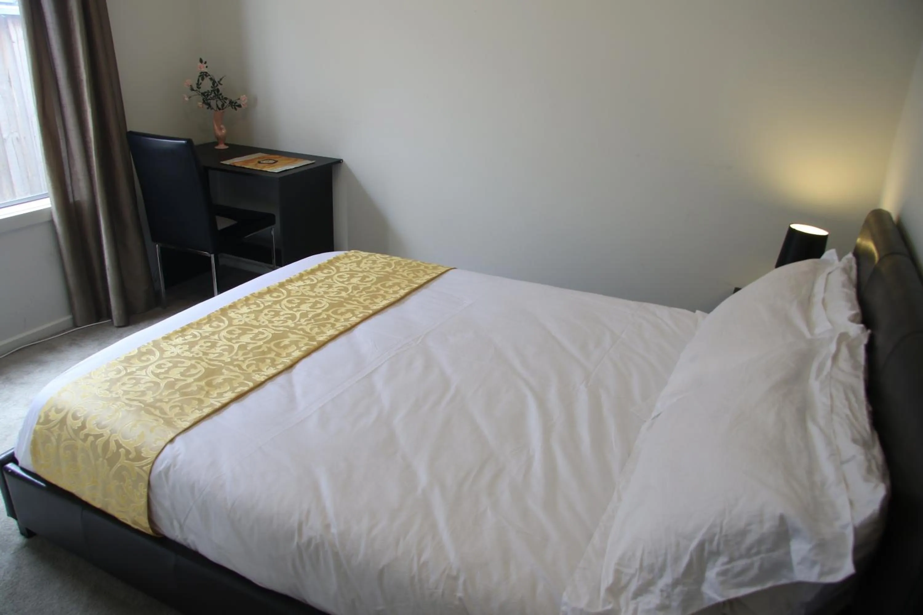 Bedroom, Bed in Apple House