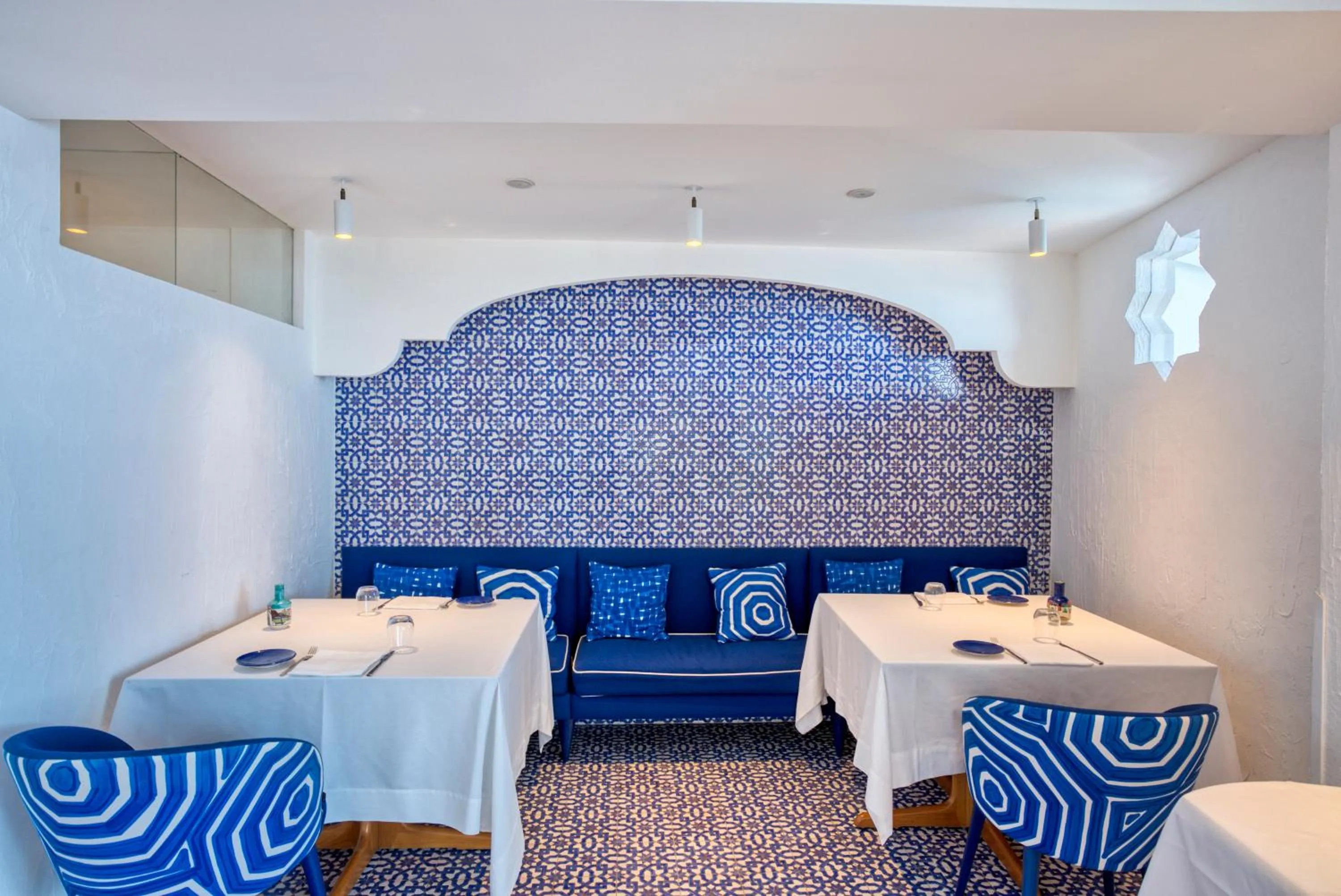 Restaurant/places to eat in Hotel Cetus