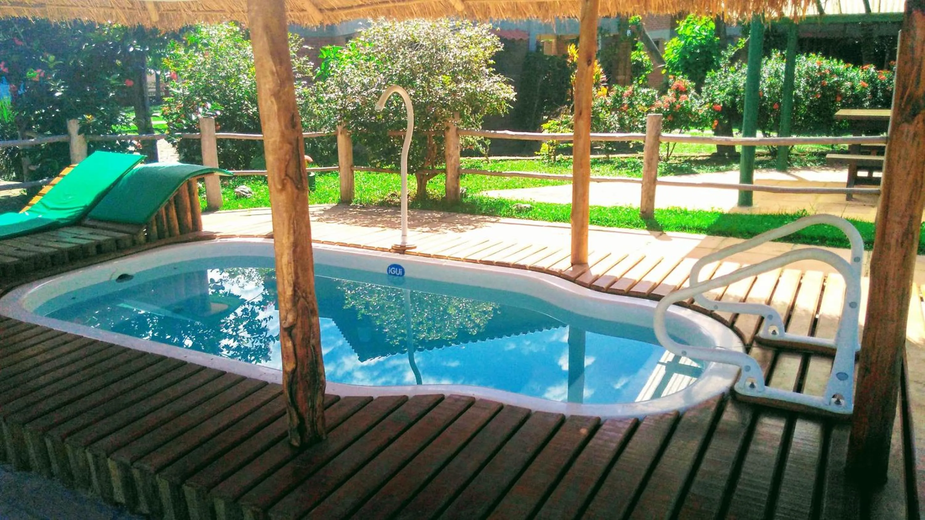 Swimming pool in Pousada Axe