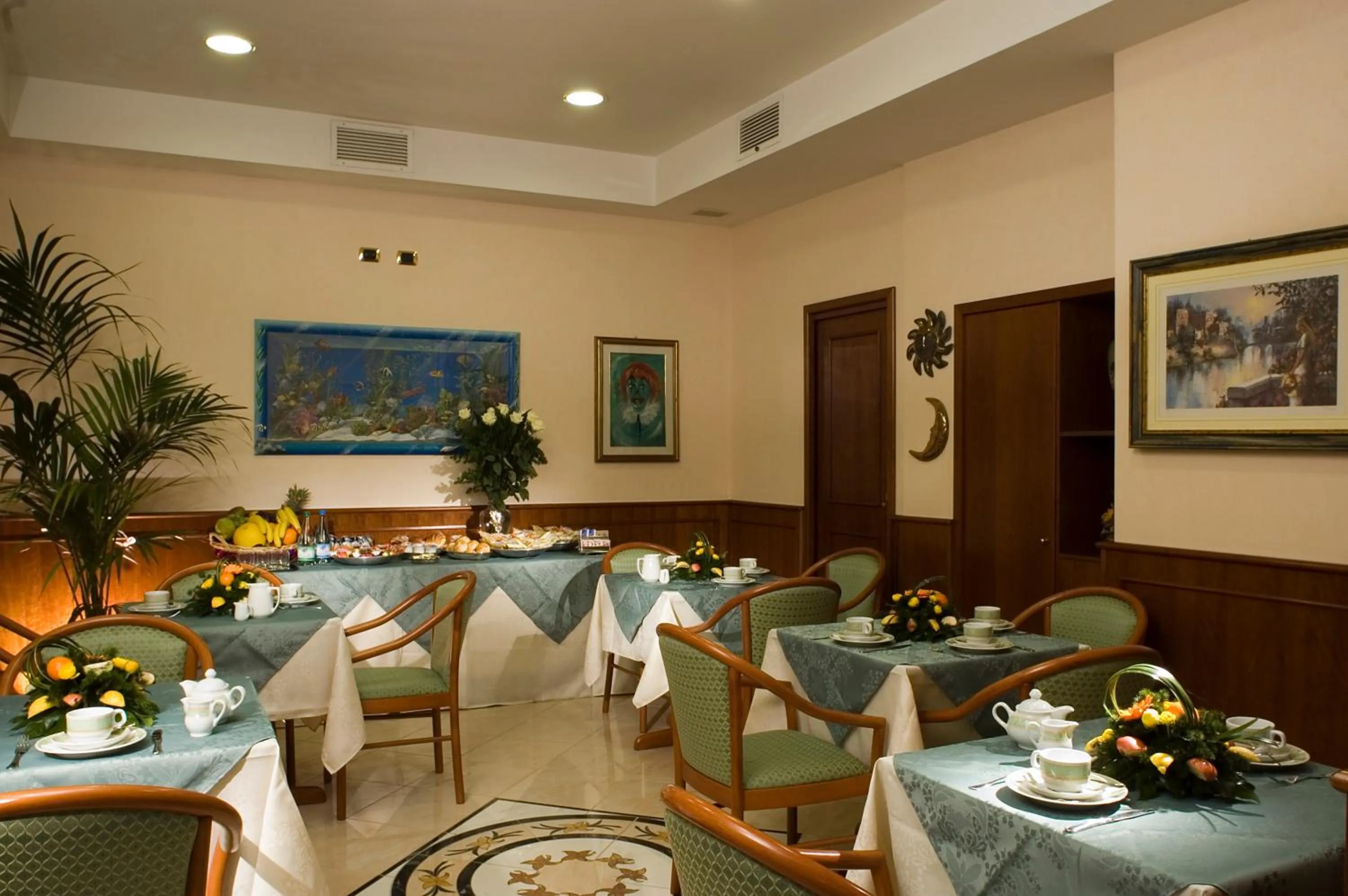 Restaurant/places to eat in Hotel Castle