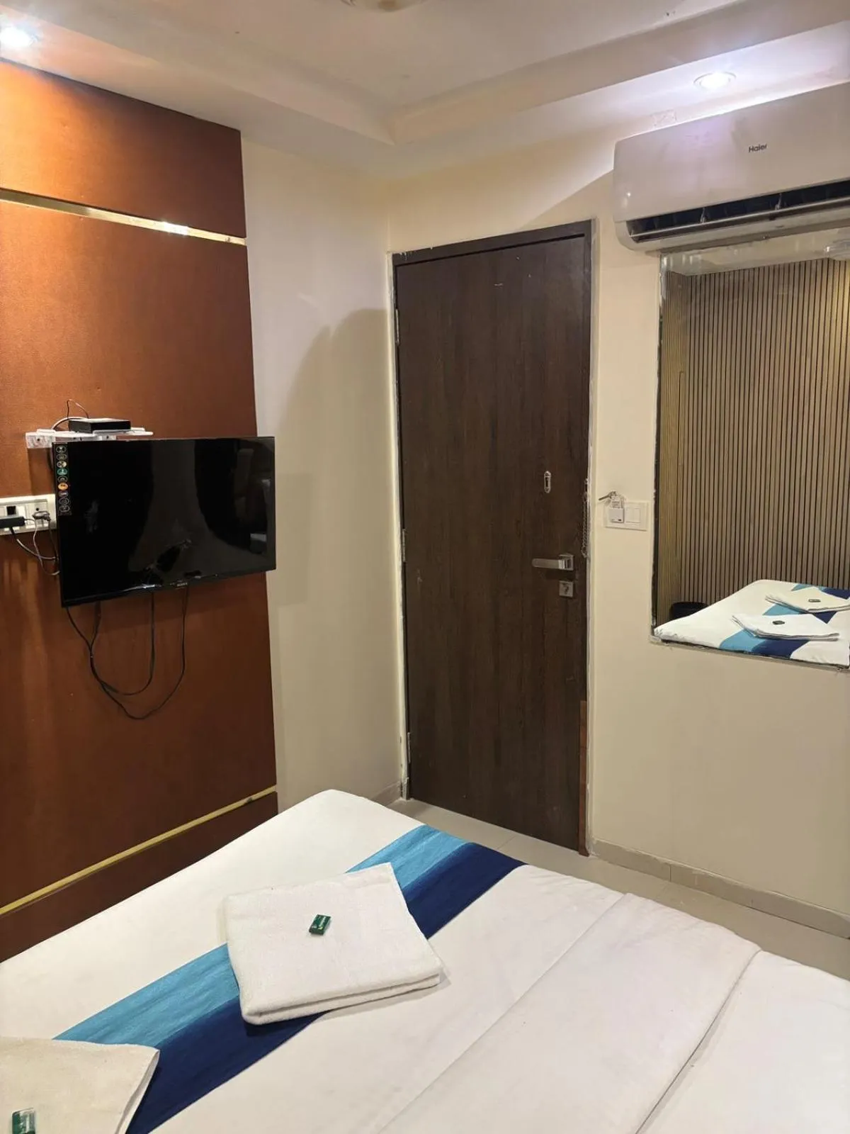 Communal lounge/ TV room, Bed in Hotel Prime Residency