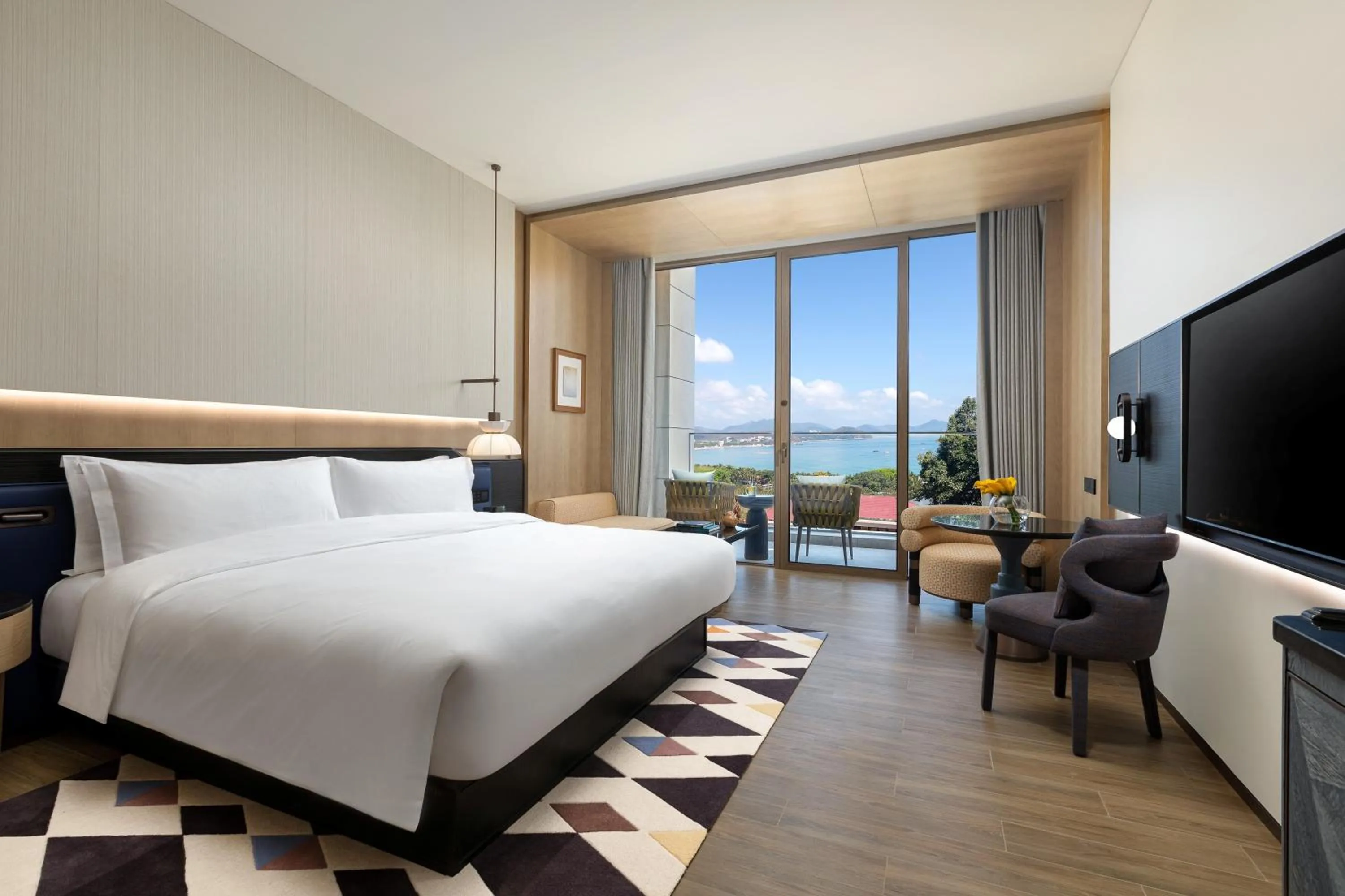 Photo of the whole room, Bed in voco Sanya Dadonghai by IHG