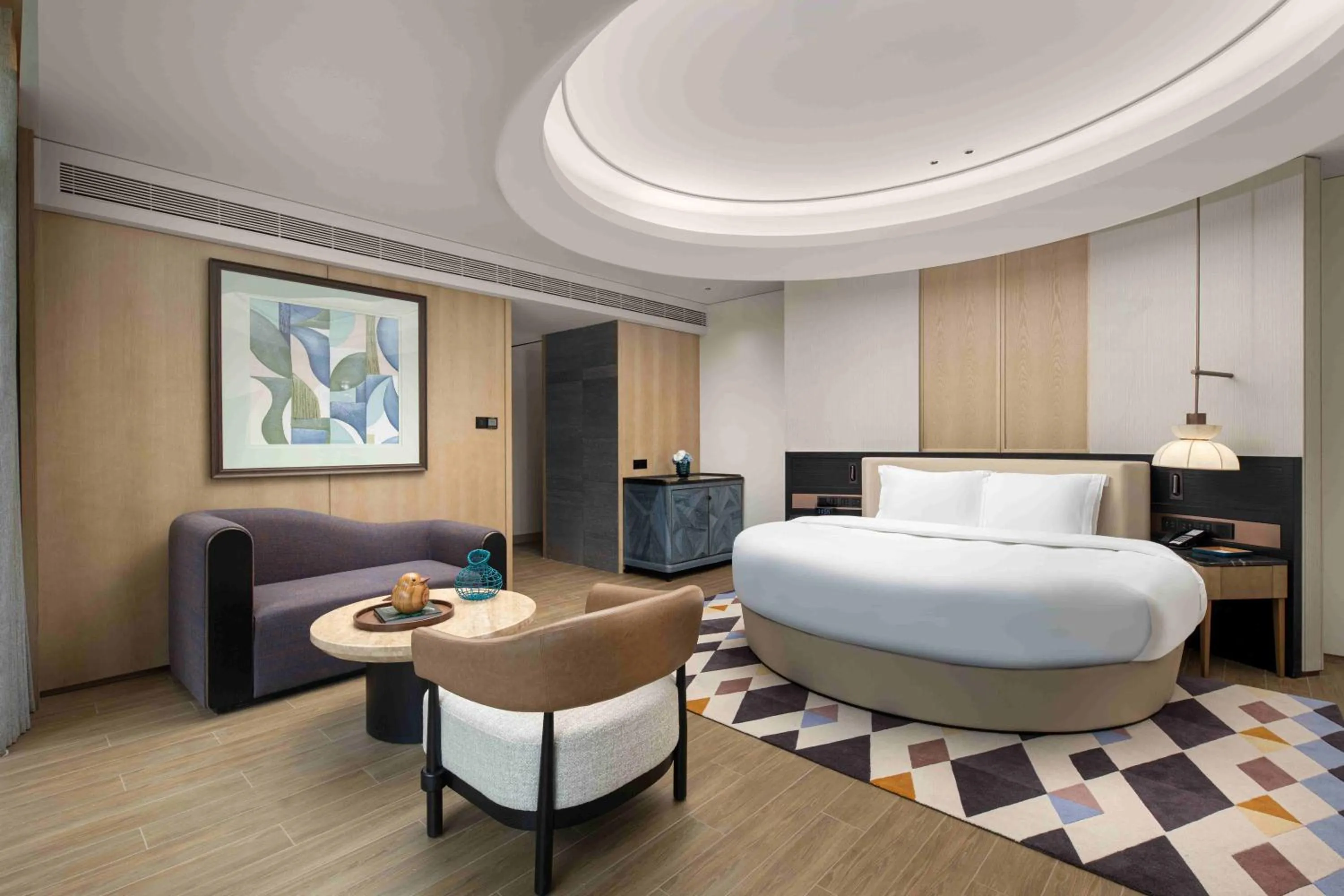 Photo of the whole room, Bed in voco Sanya Dadonghai by IHG