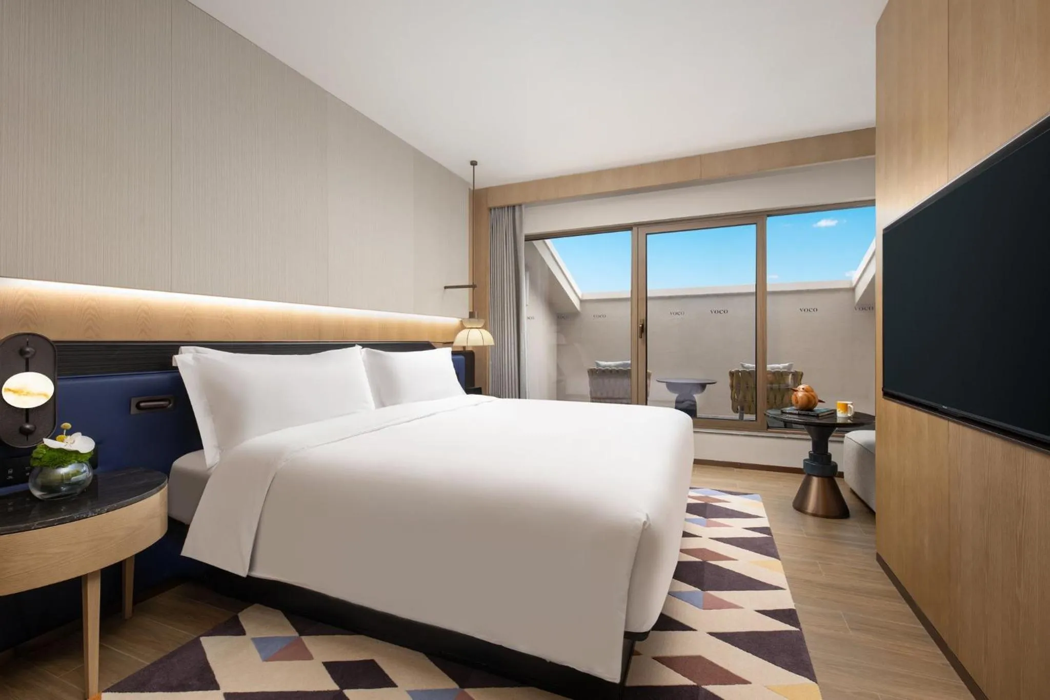 Photo of the whole room, Bed in voco Sanya Dadonghai by IHG