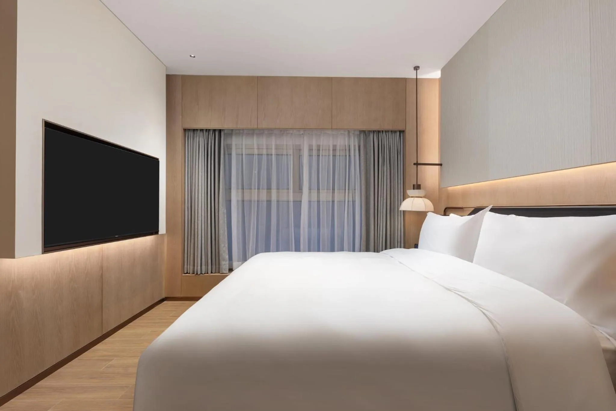 Photo of the whole room, Bed in voco Sanya Dadonghai by IHG