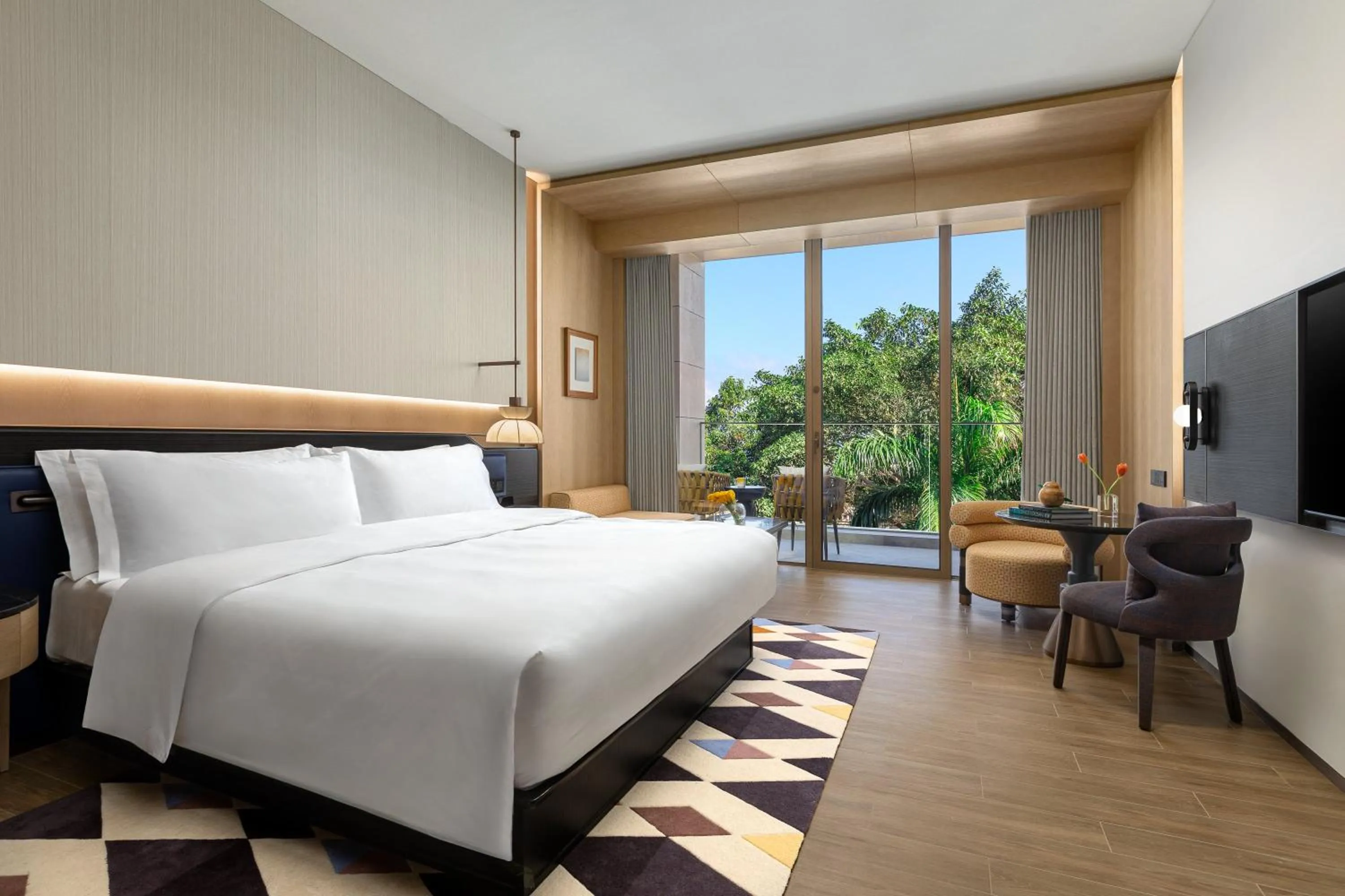 Photo of the whole room, Bed in voco Sanya Dadonghai by IHG