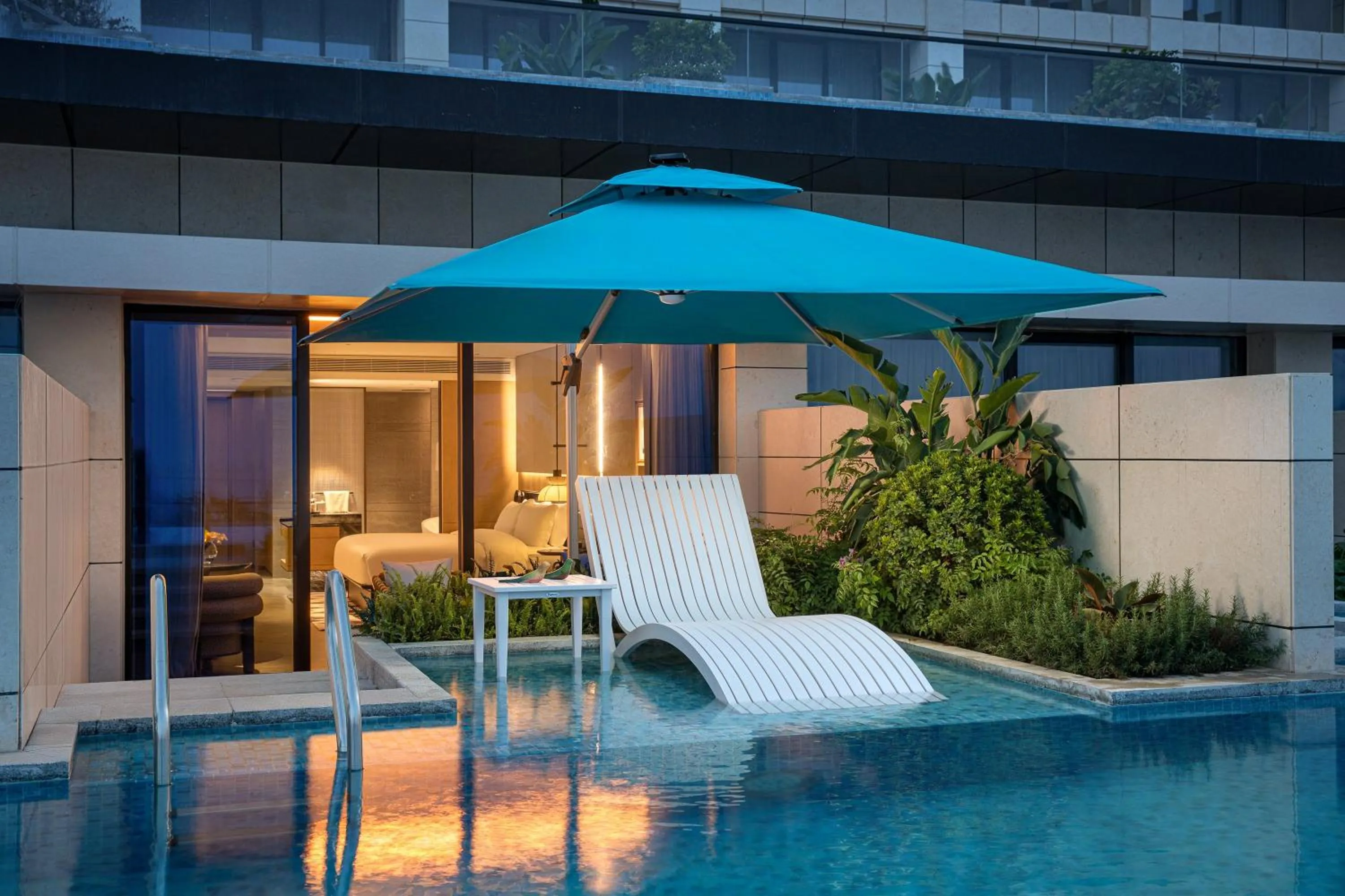 Photo of the whole room in voco Sanya Dadonghai by IHG