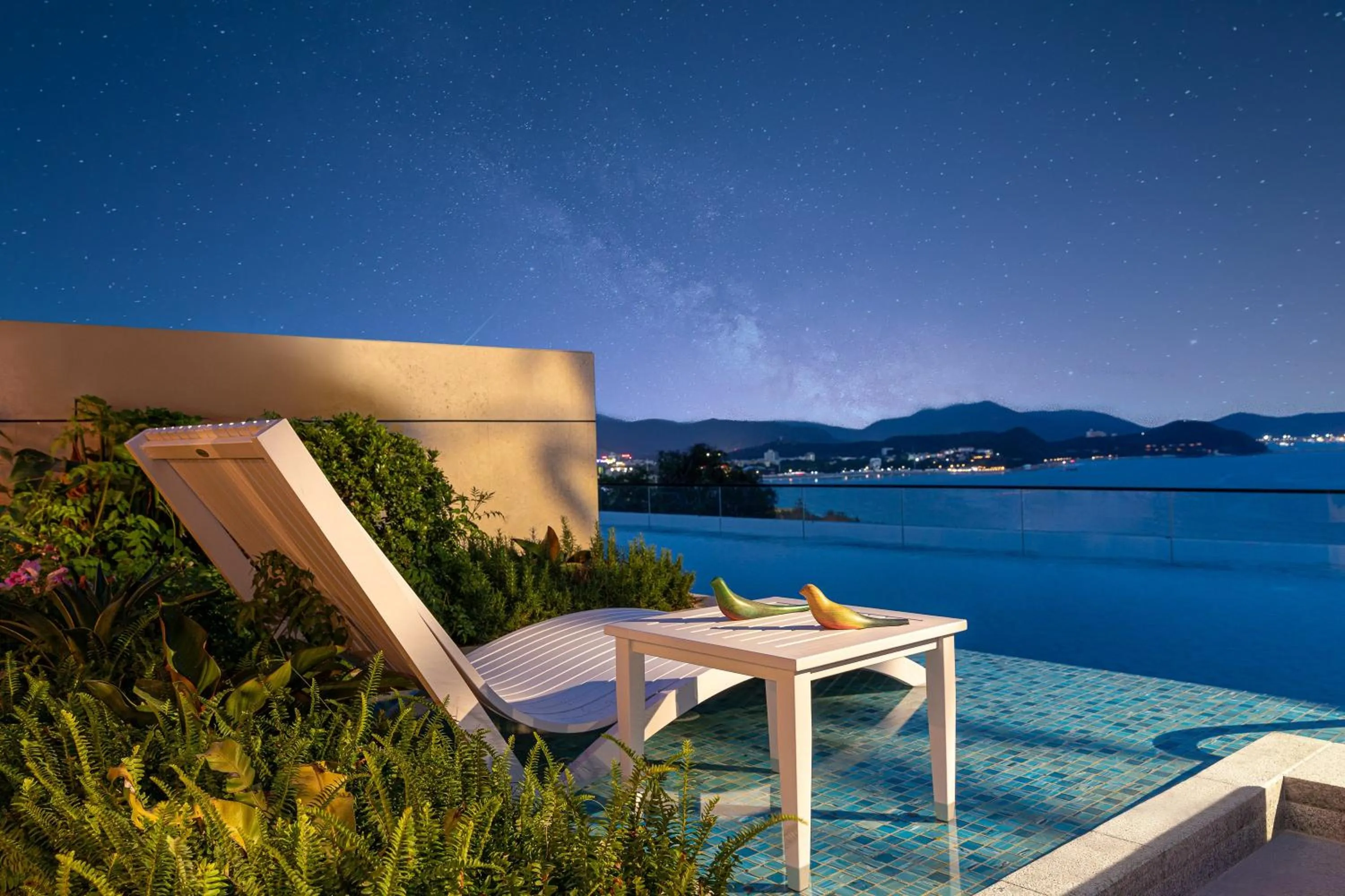 Photo of the whole room in voco Sanya Dadonghai by IHG