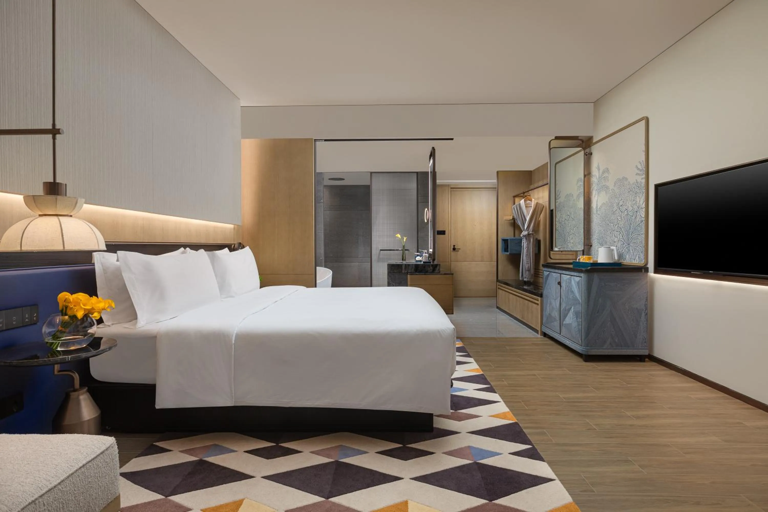 Photo of the whole room, Bed in voco Sanya Dadonghai by IHG