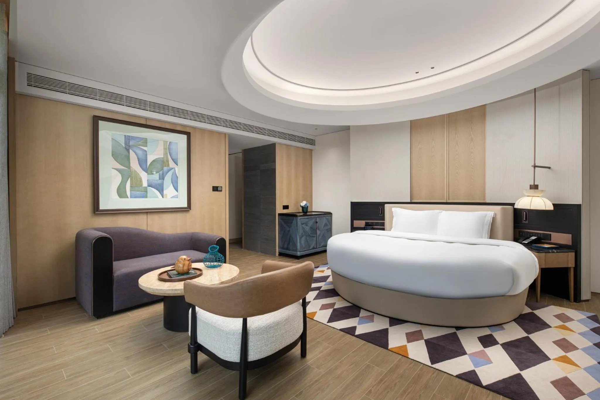 Photo of the whole room, Bed in voco Sanya Dadonghai by IHG