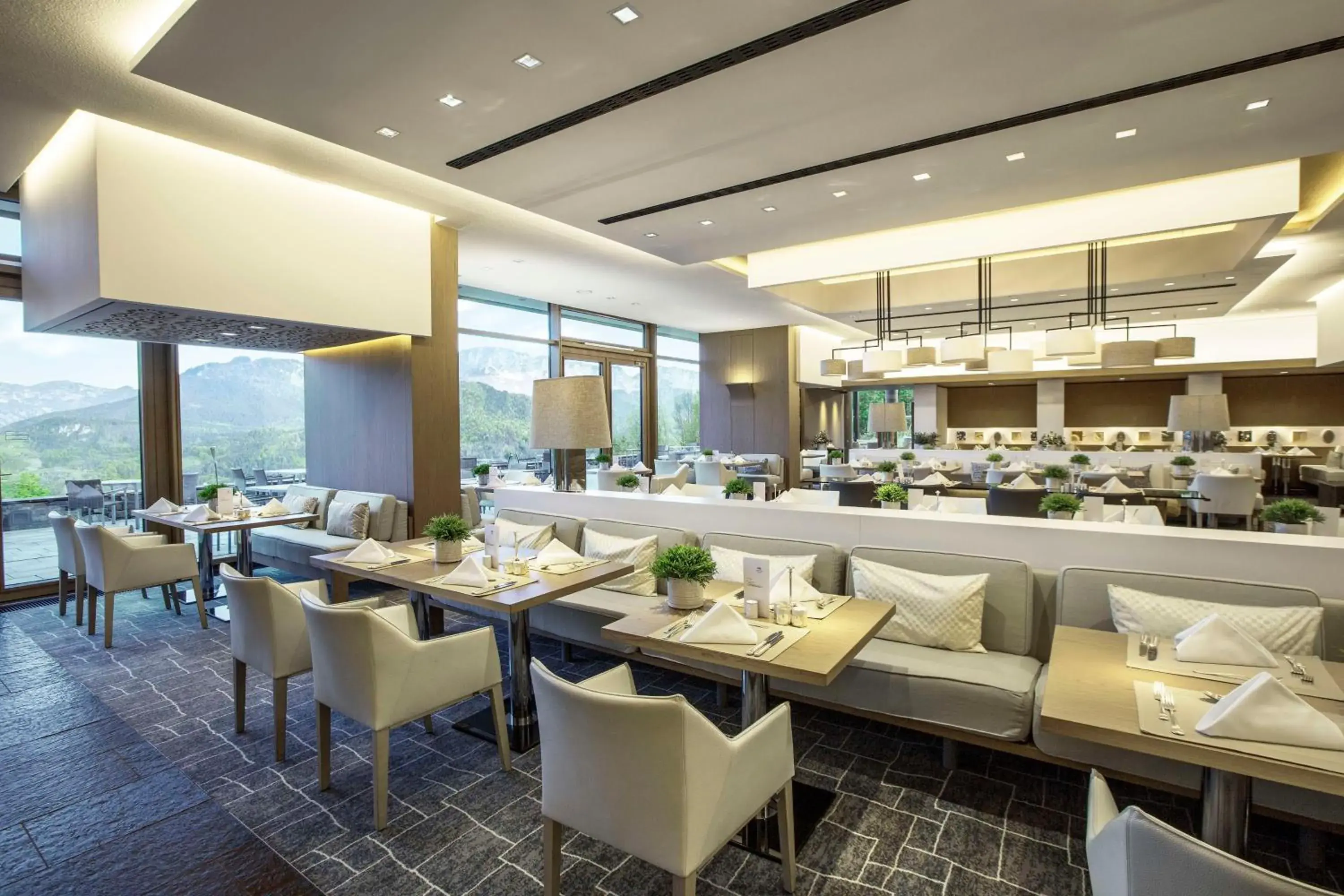 Breakfast in Kempinski Hotel Berchtesgaden Breakfast in Kempinski Hotel Berchtesgaden