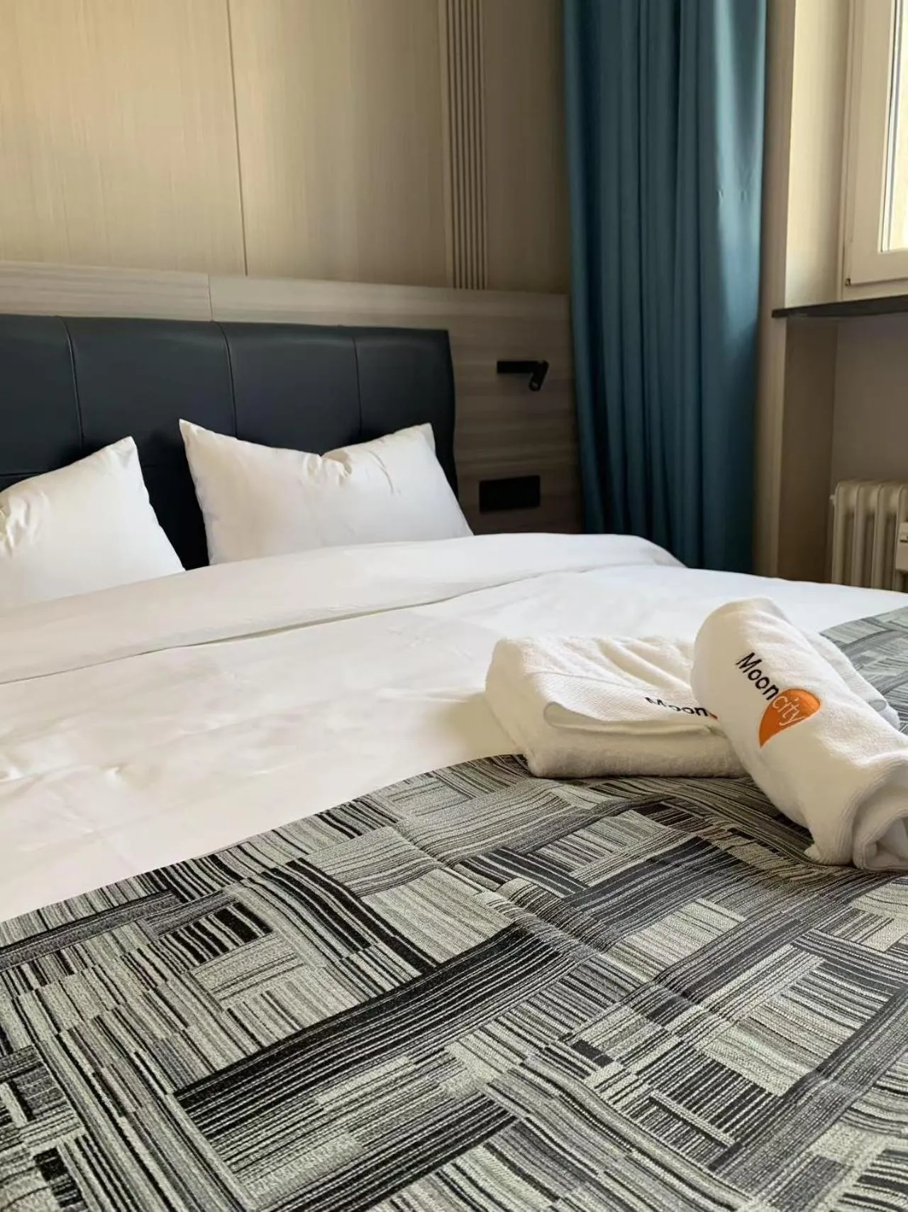 Bed in Mooncity Hotel & Boardinghouse