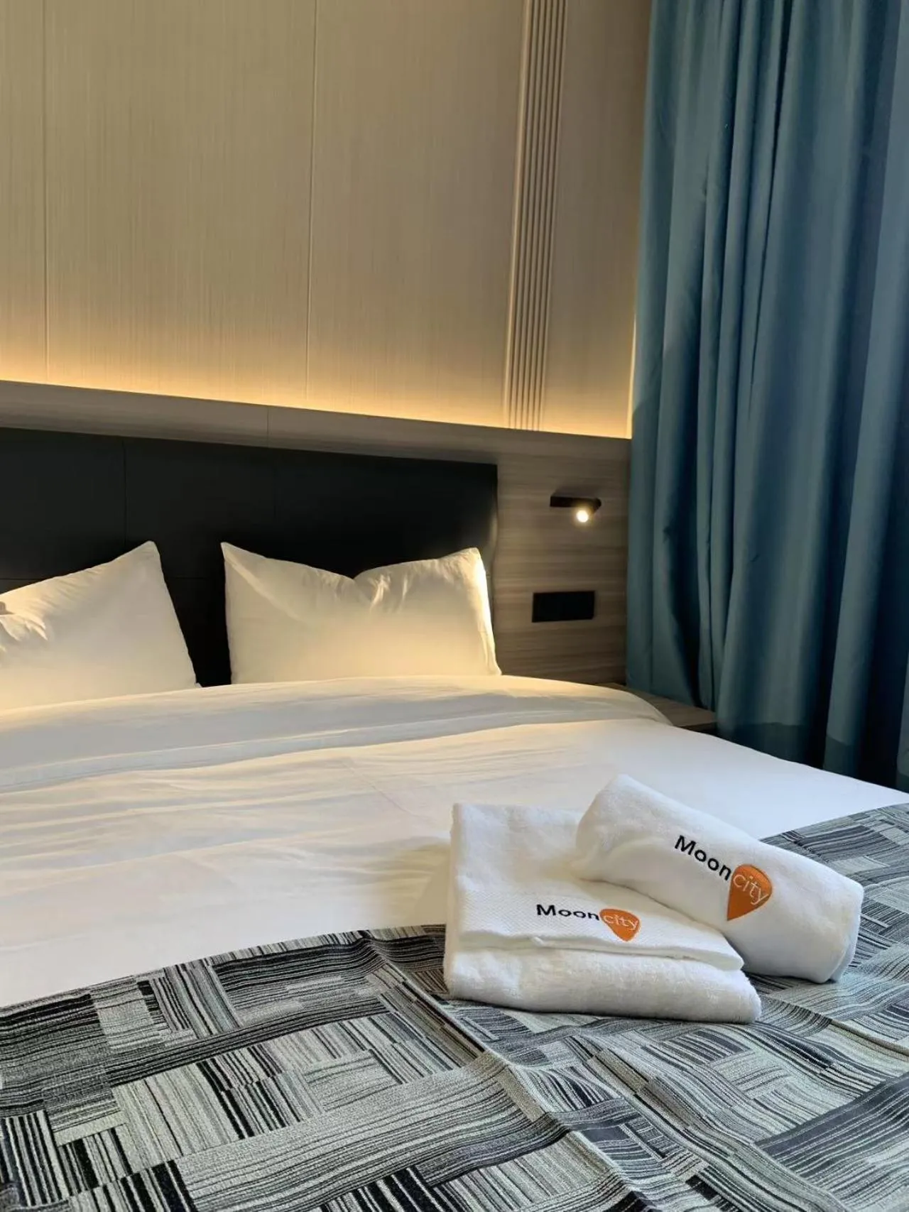 Bed in Mooncity Hotel & Boardinghouse