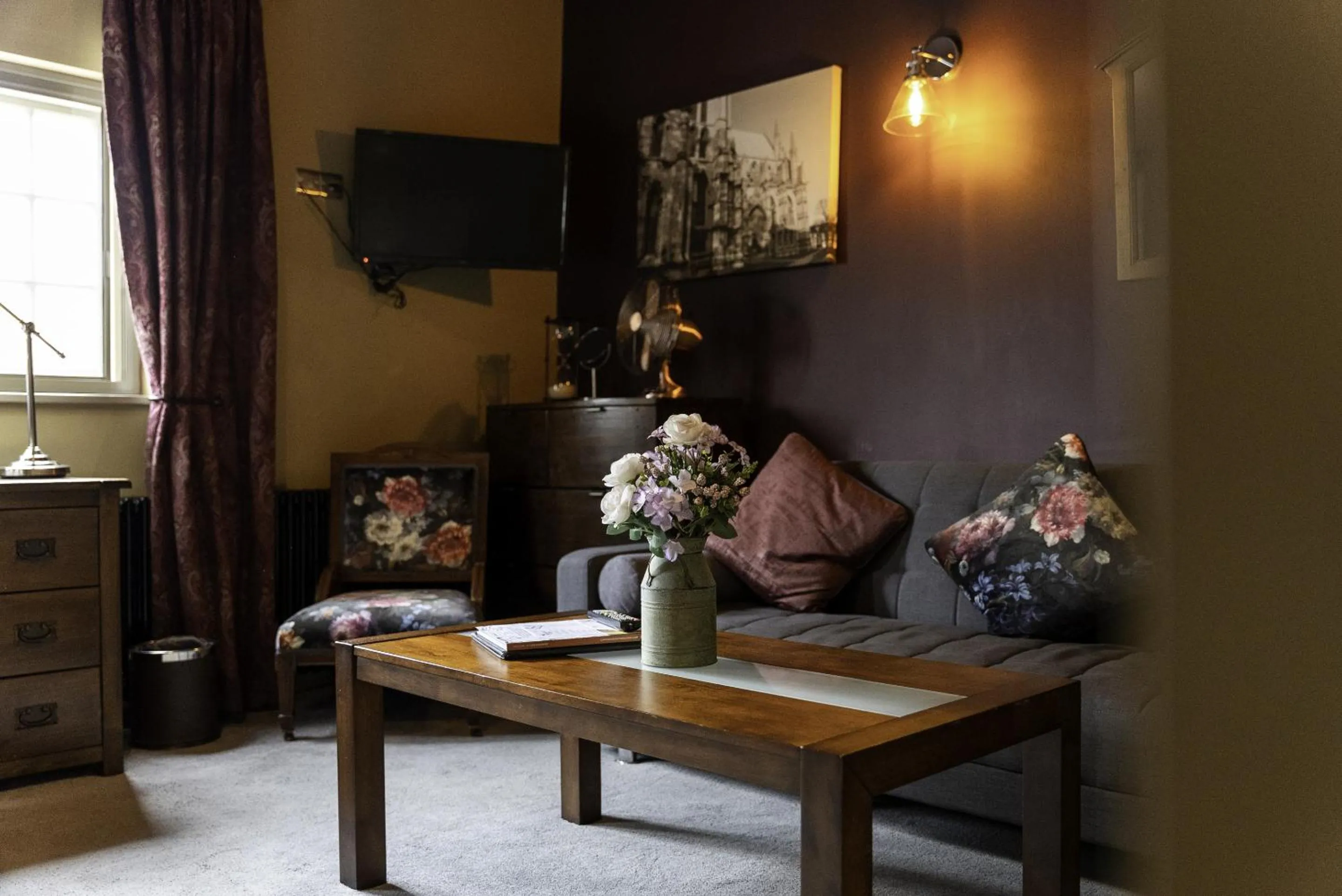 Bedroom in Duke William Hotel