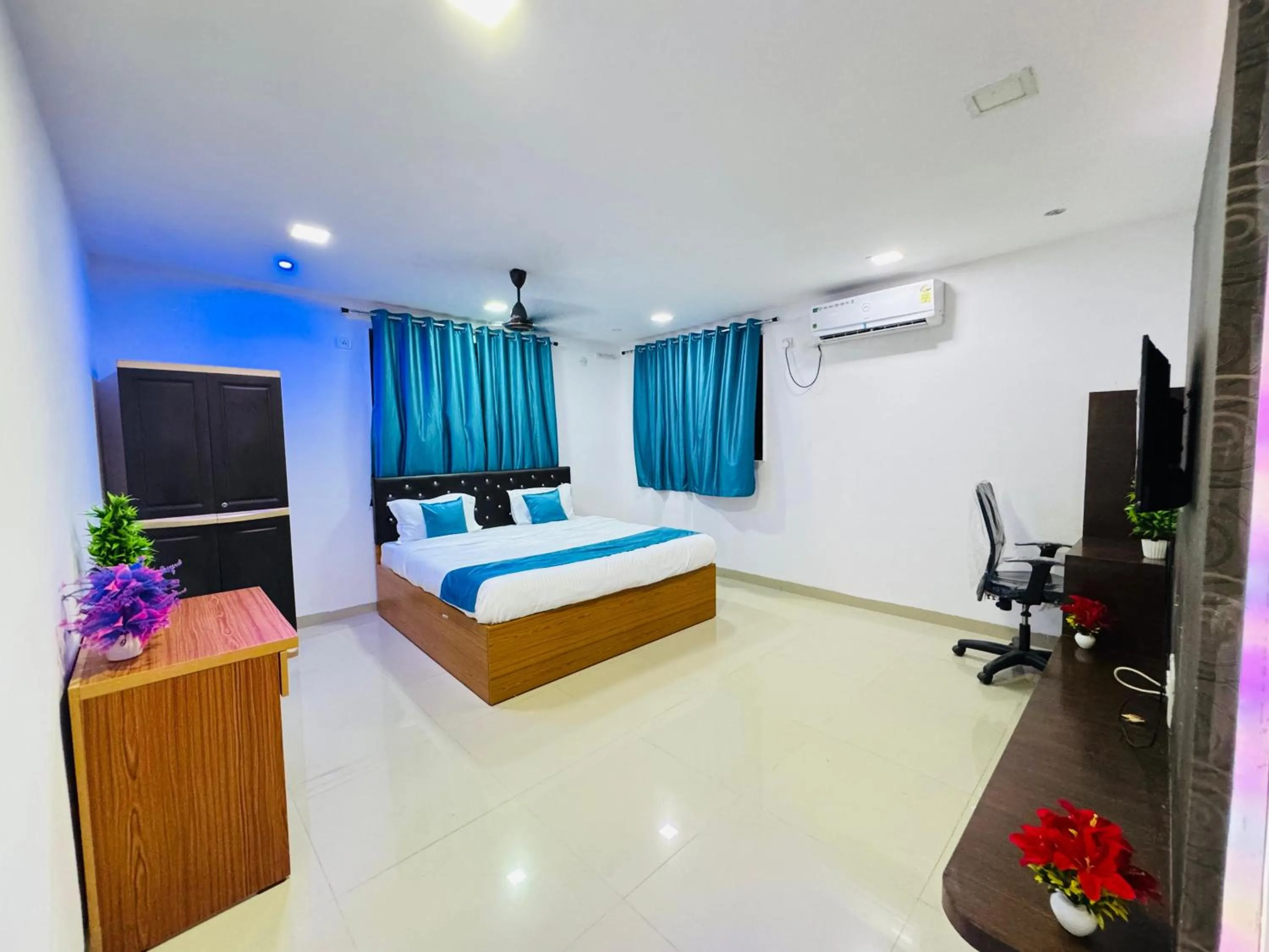 Bed in Raksha Residency