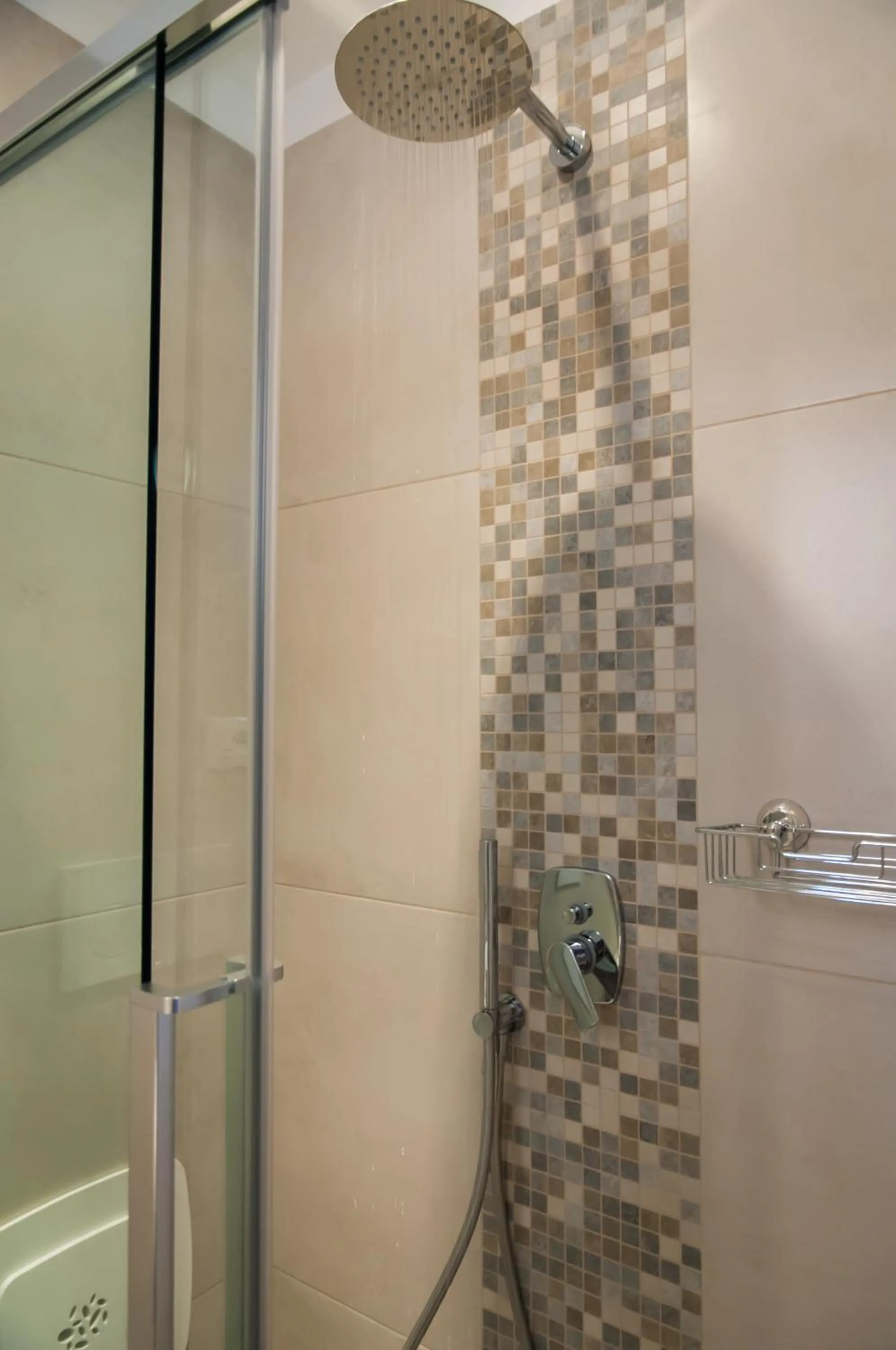 Shower in Hotel Eden