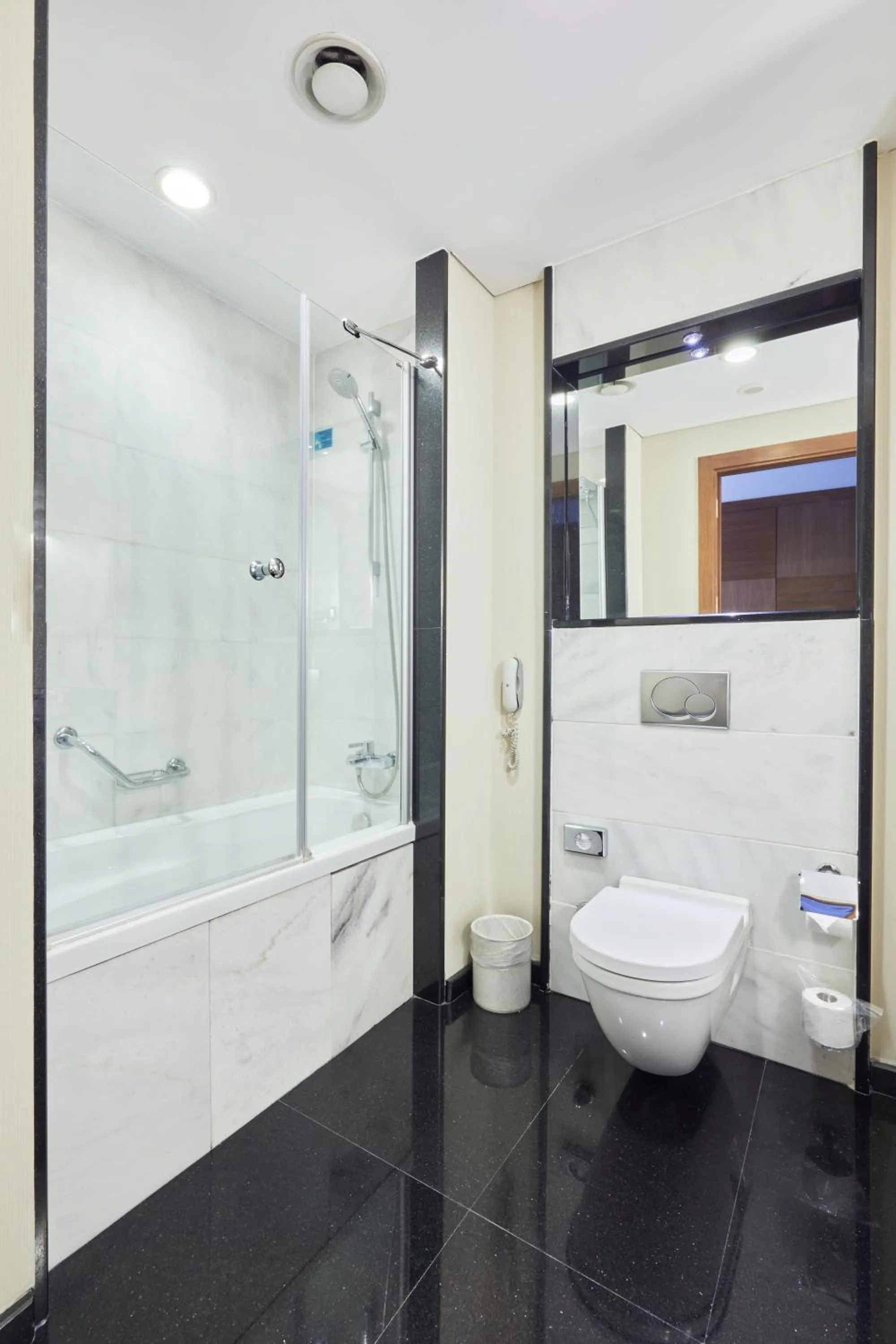 Shower in Dedeman Konya Hotel Convention Center