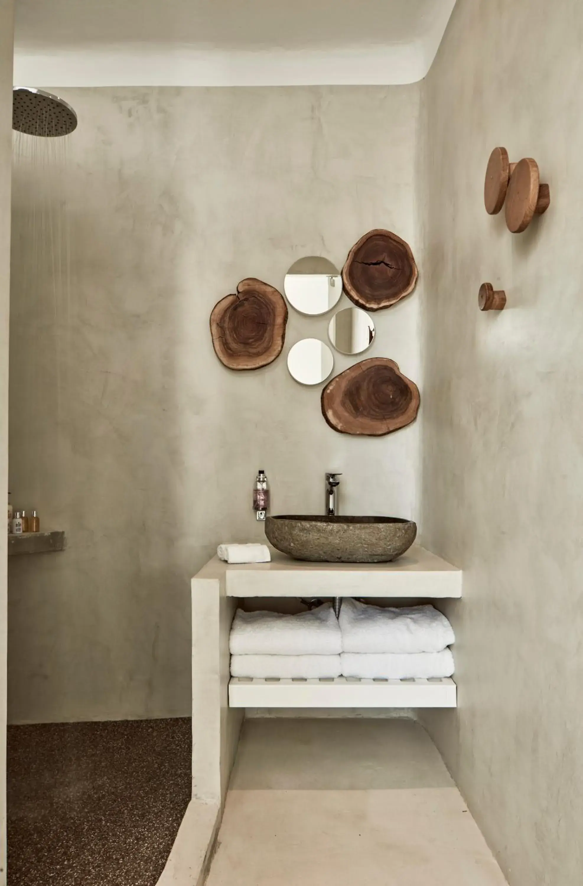 Bathroom in Mykonos No5 Luxury Suites & Villas Bathroom in Mykonos No5 Luxury Suites & Villas