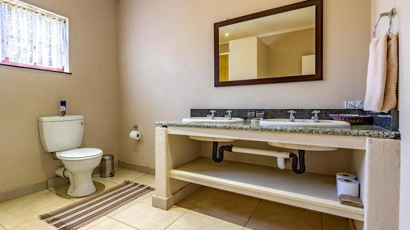 Toilet in Misty Mountain