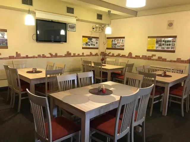 Restaurant/places to eat in Hotel Zimní stadion Náchod