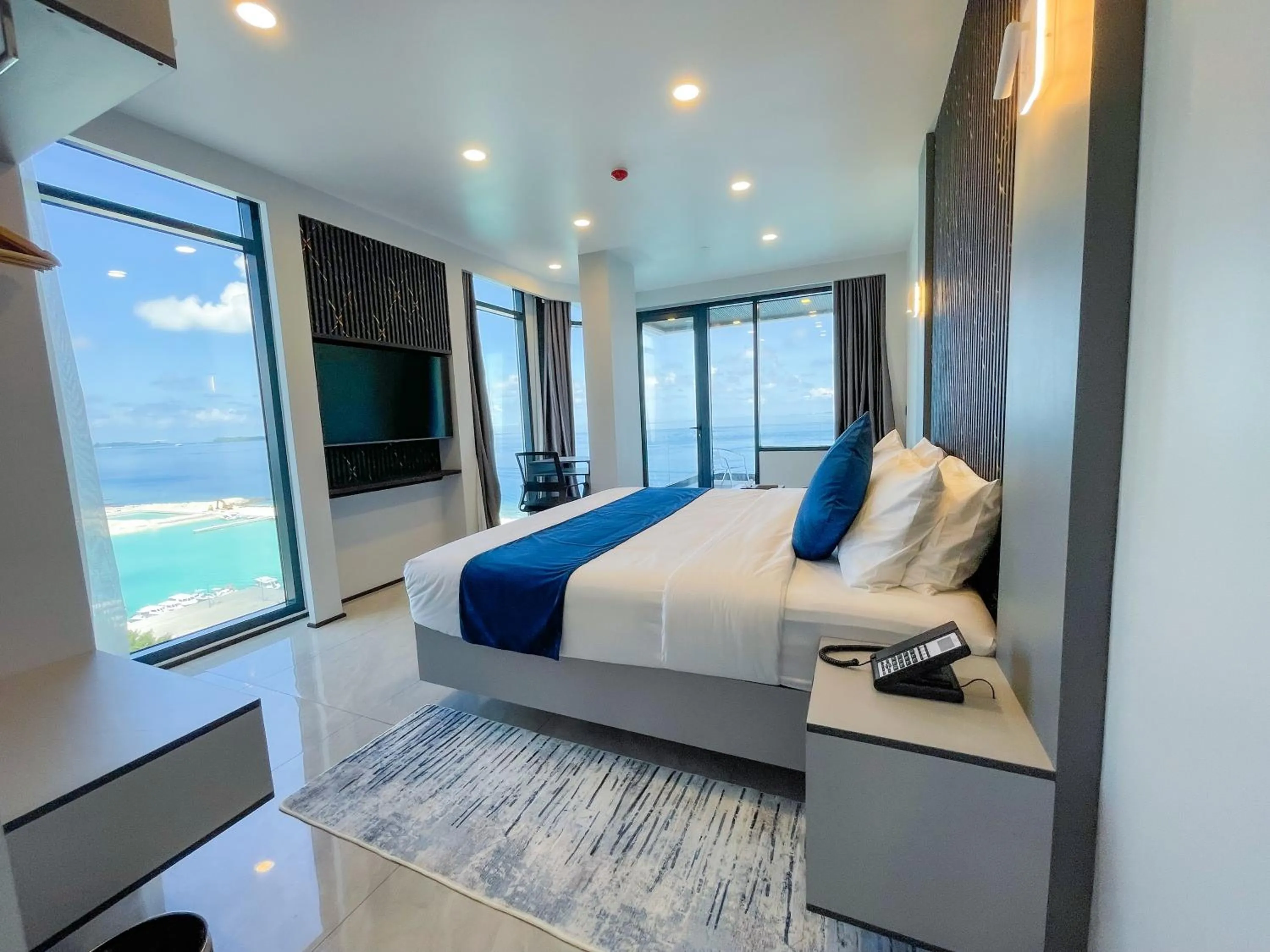 iCom Blue Seaview
