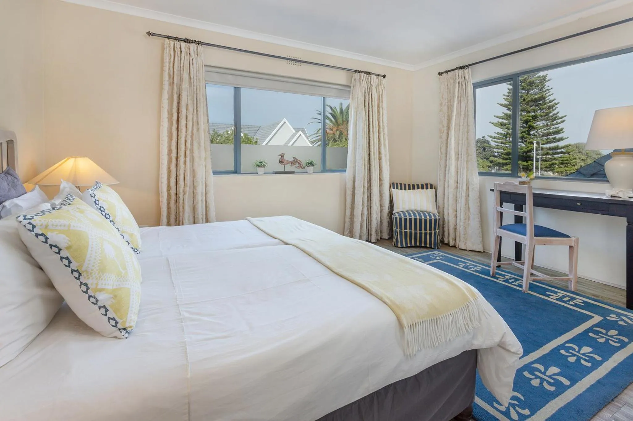 Photo of the whole room in Walker Bay Manor Mansion PTY