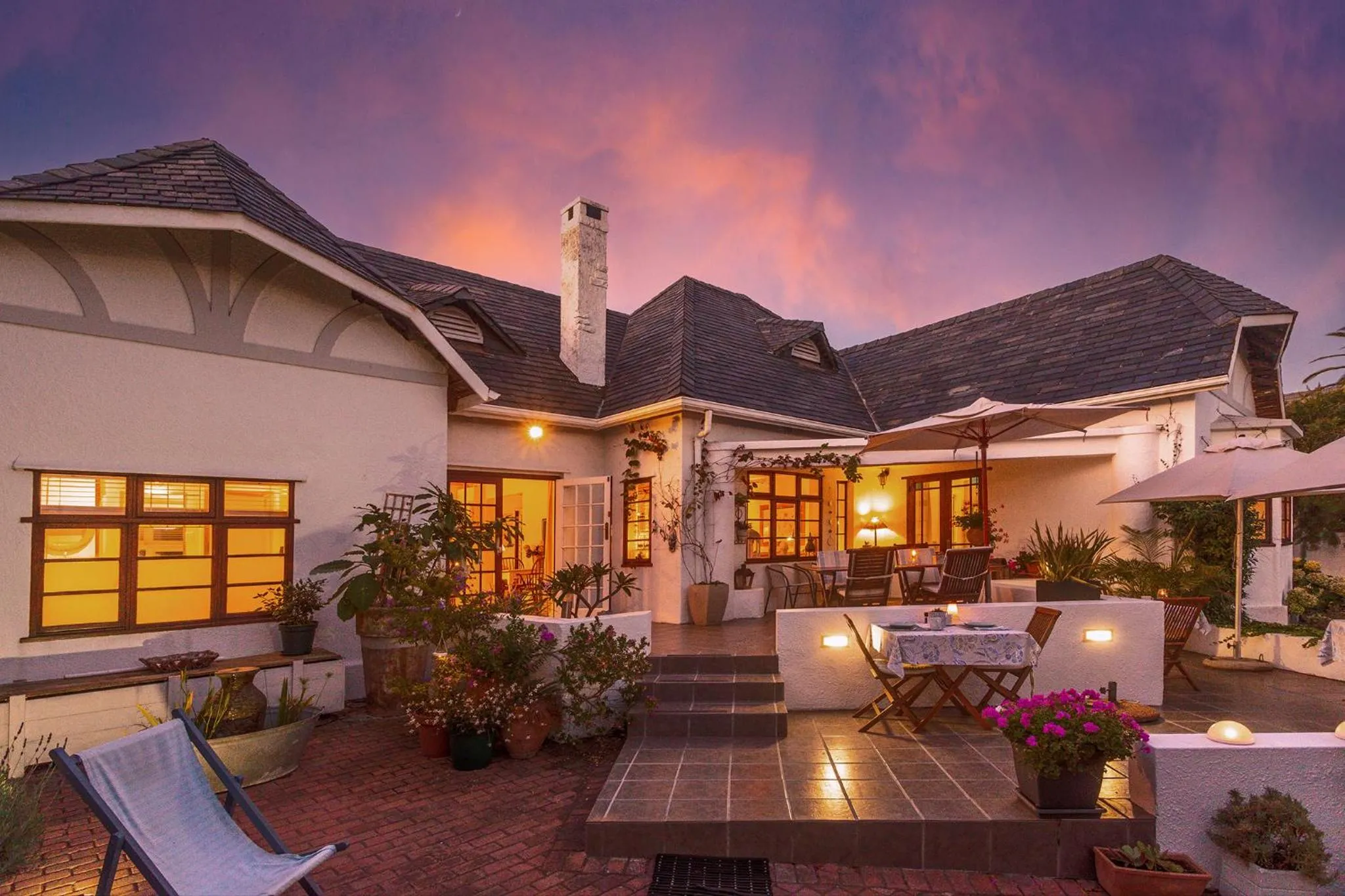 Property building in Walker Bay Manor Mansion PTY