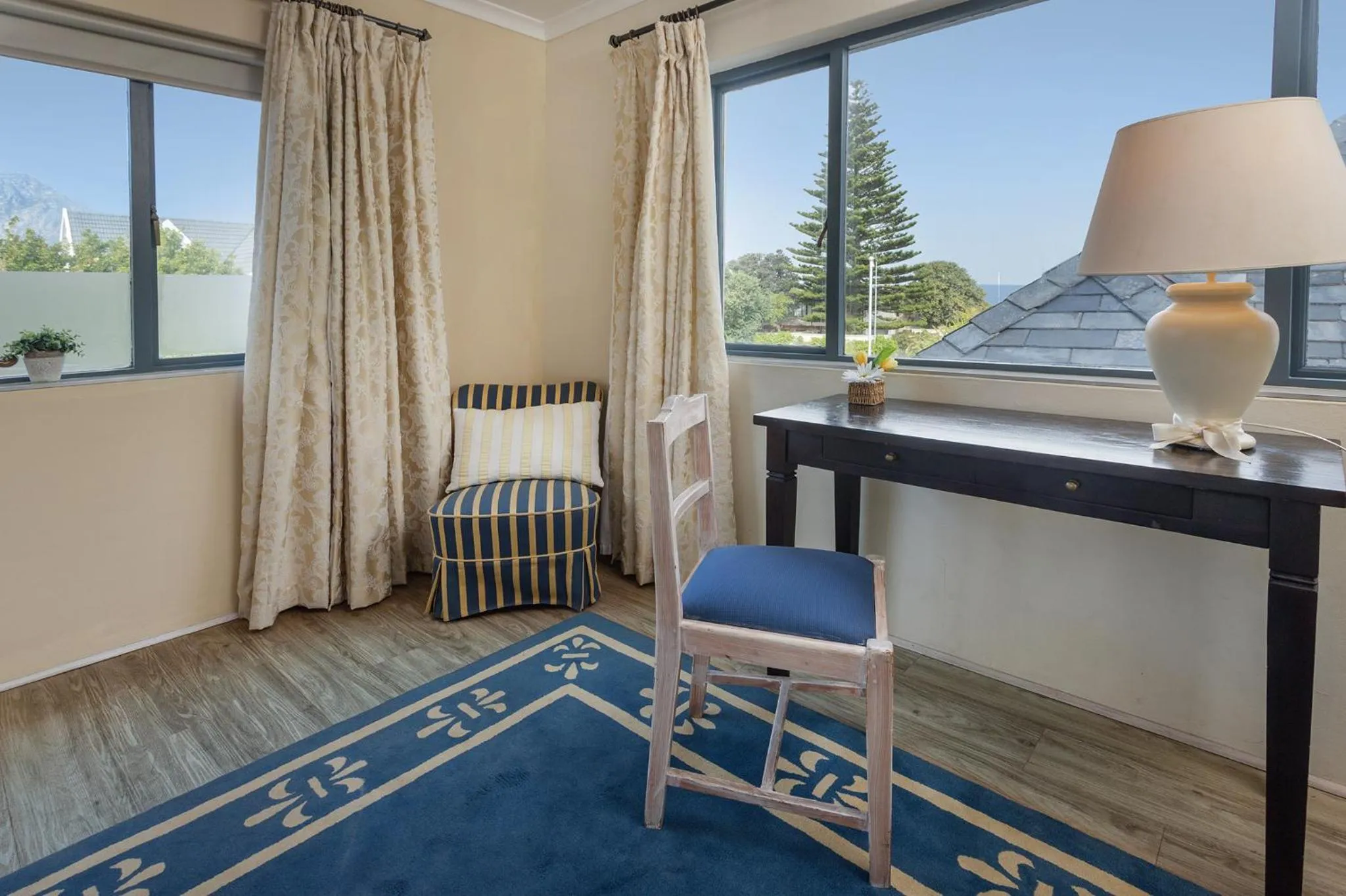 Seating area in Walker Bay Manor Mansion PTY