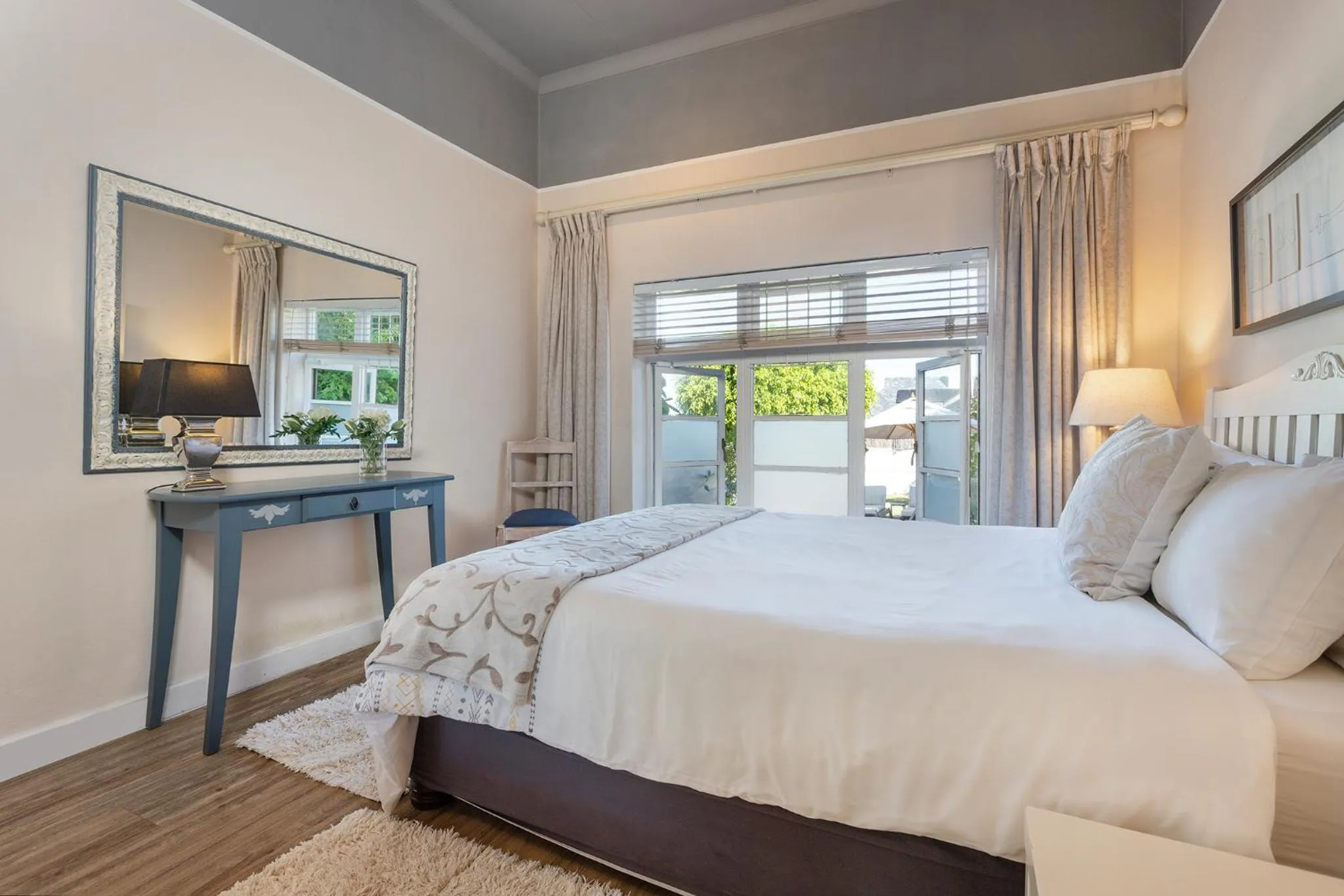 Photo of the whole room in Walker Bay Manor Mansion PTY