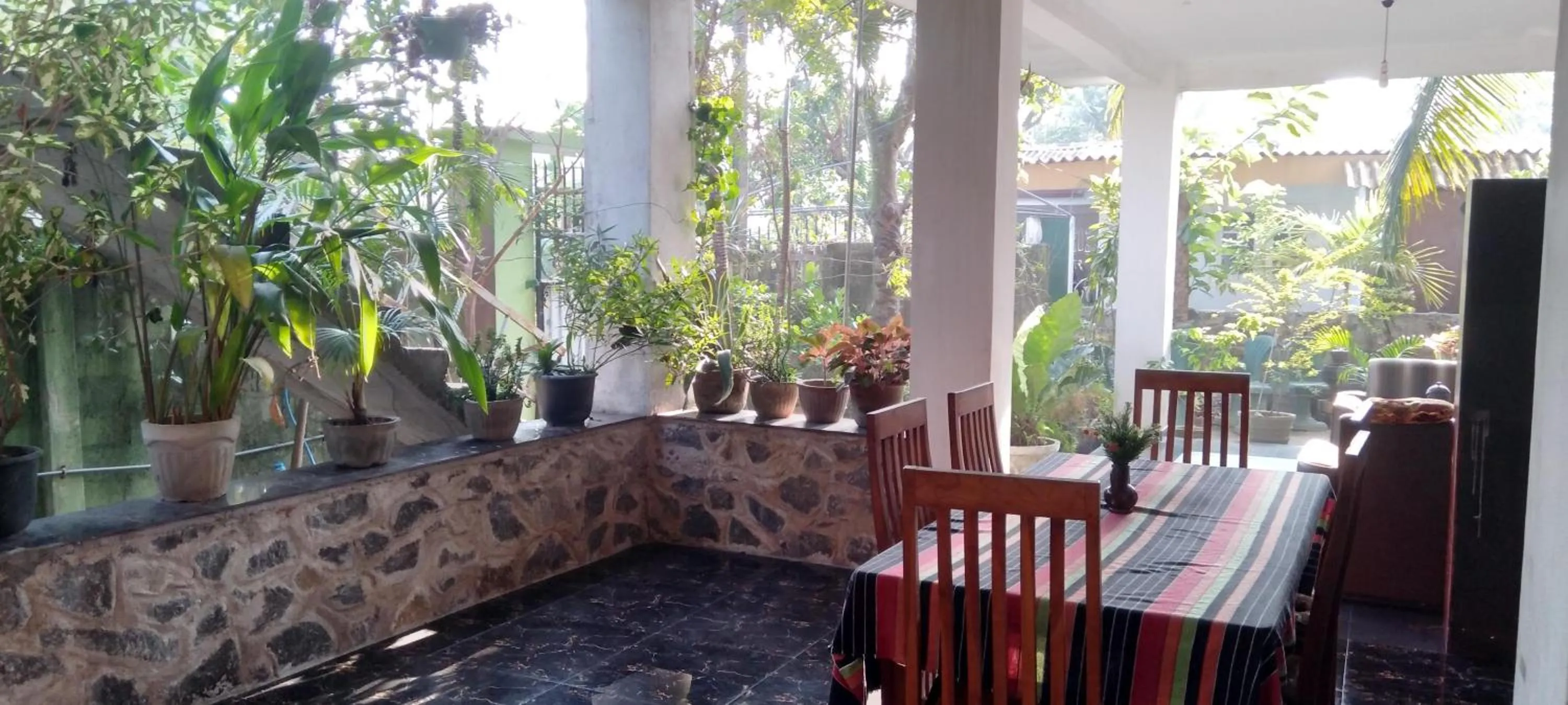 Restaurant/places to eat in House Of Esanya