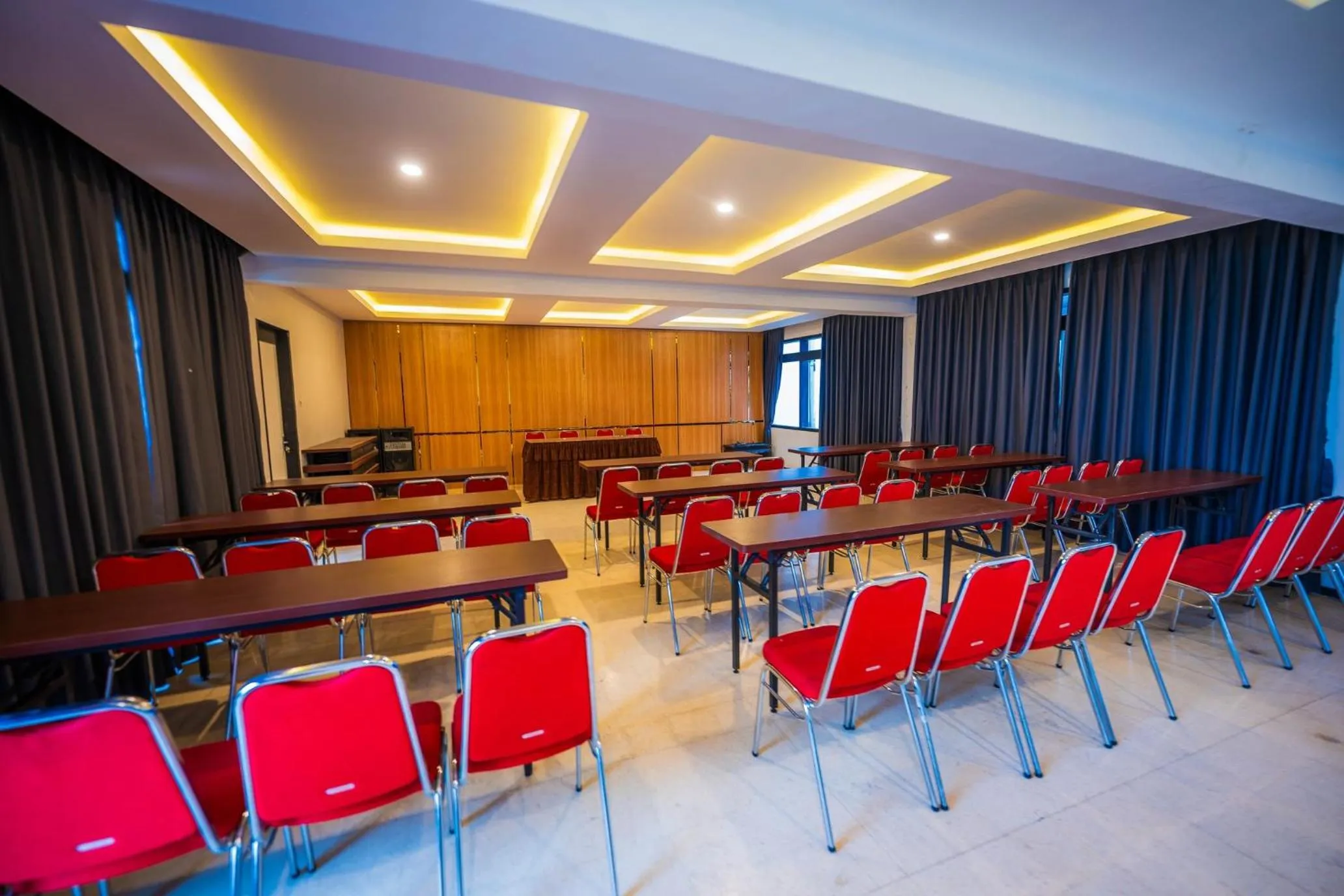 Meeting/conference room in Elge Hotel and Villa Sarangan